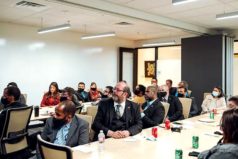  Salle de formation entièrement équipée pour 24 personnes Venture X Dallas 