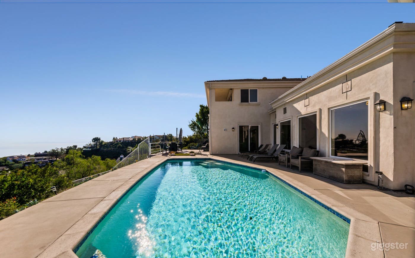 MALIBU OCEANVIEW HOME - IDEAL FOR PRODUCTIONS/POOL Photo 3