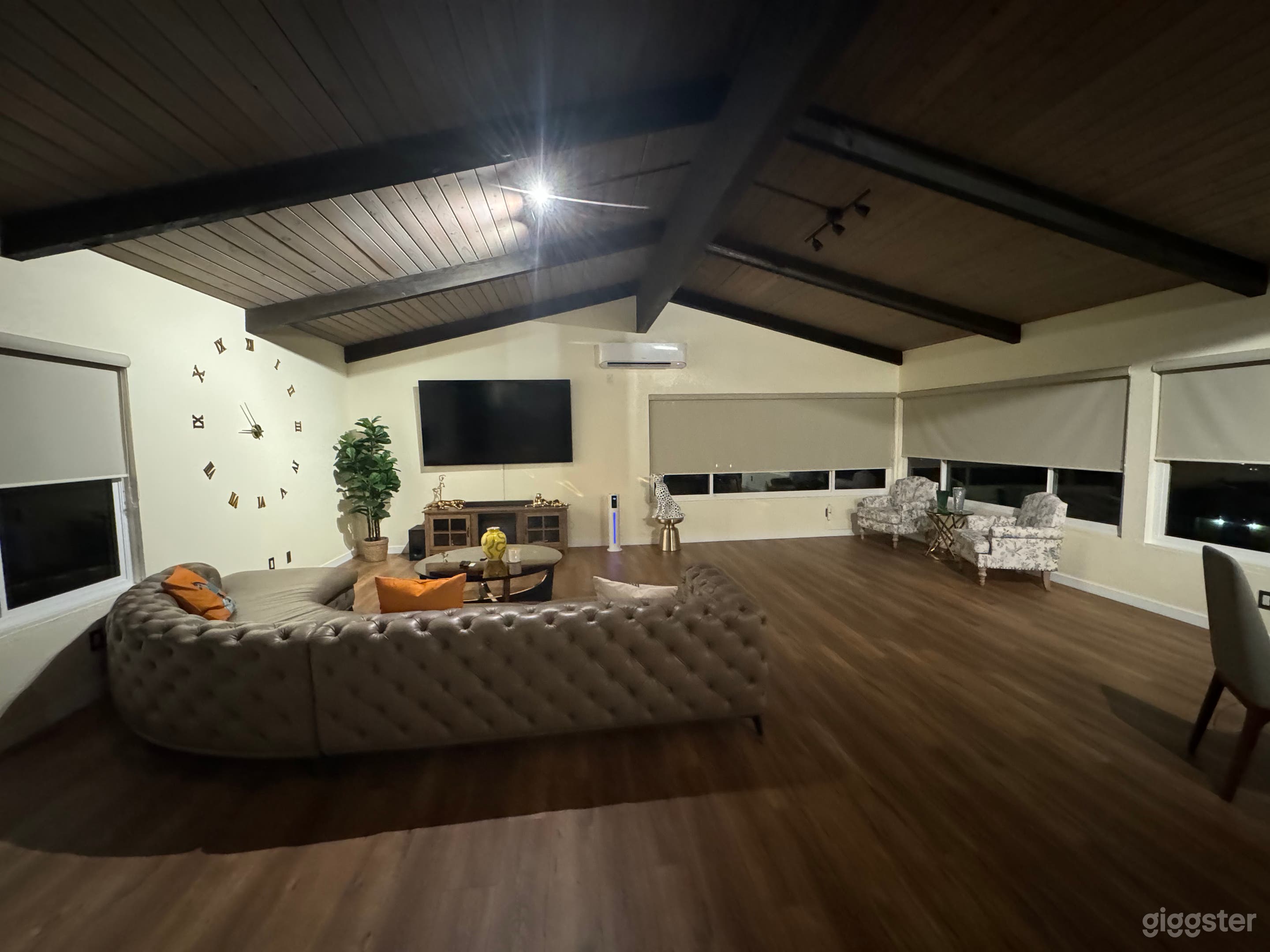 Vintage house for filming Photo 1