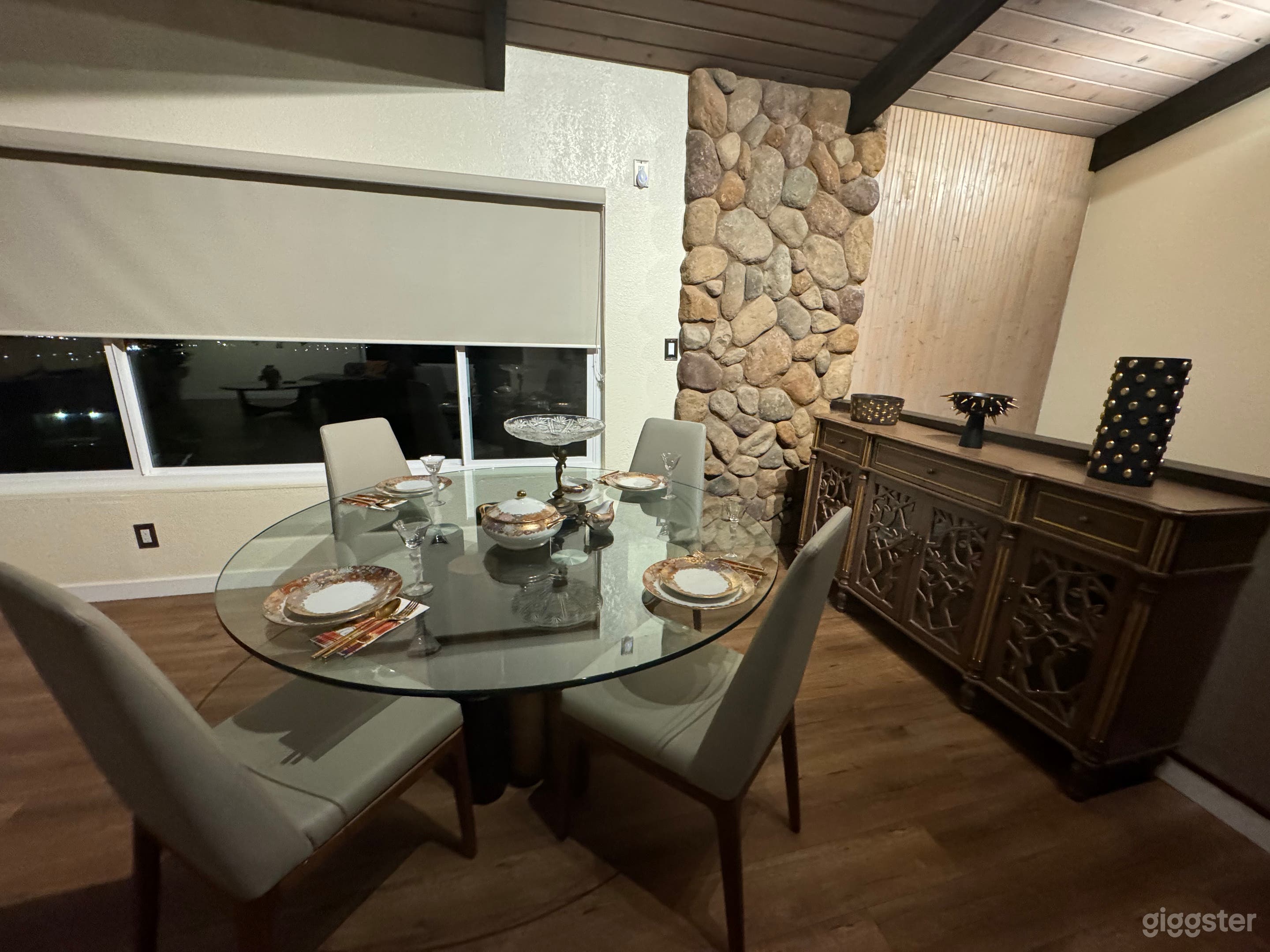 Vintage house for filming Photo 2