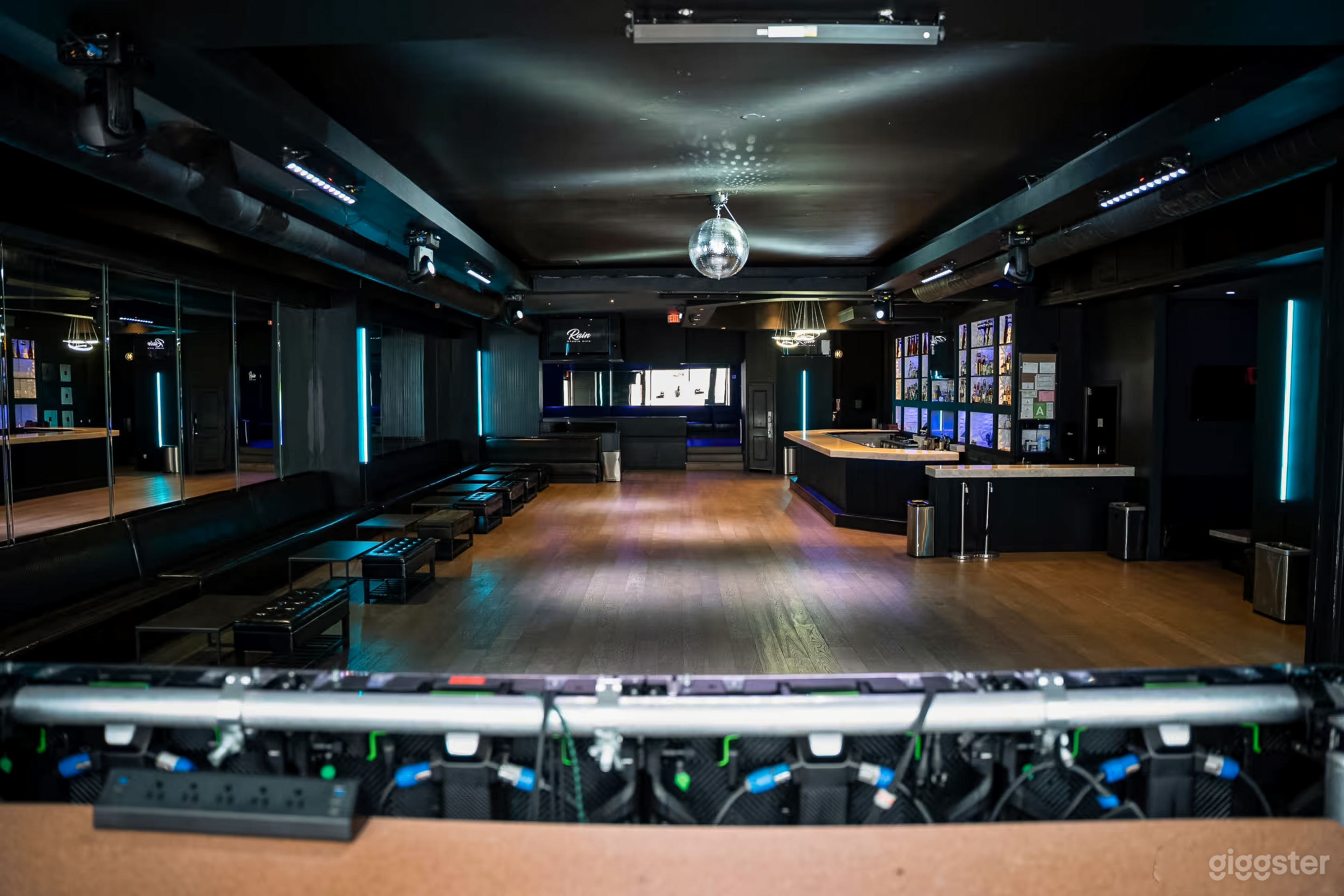 Trendy Dance Lounge & Event Venue Photo 2