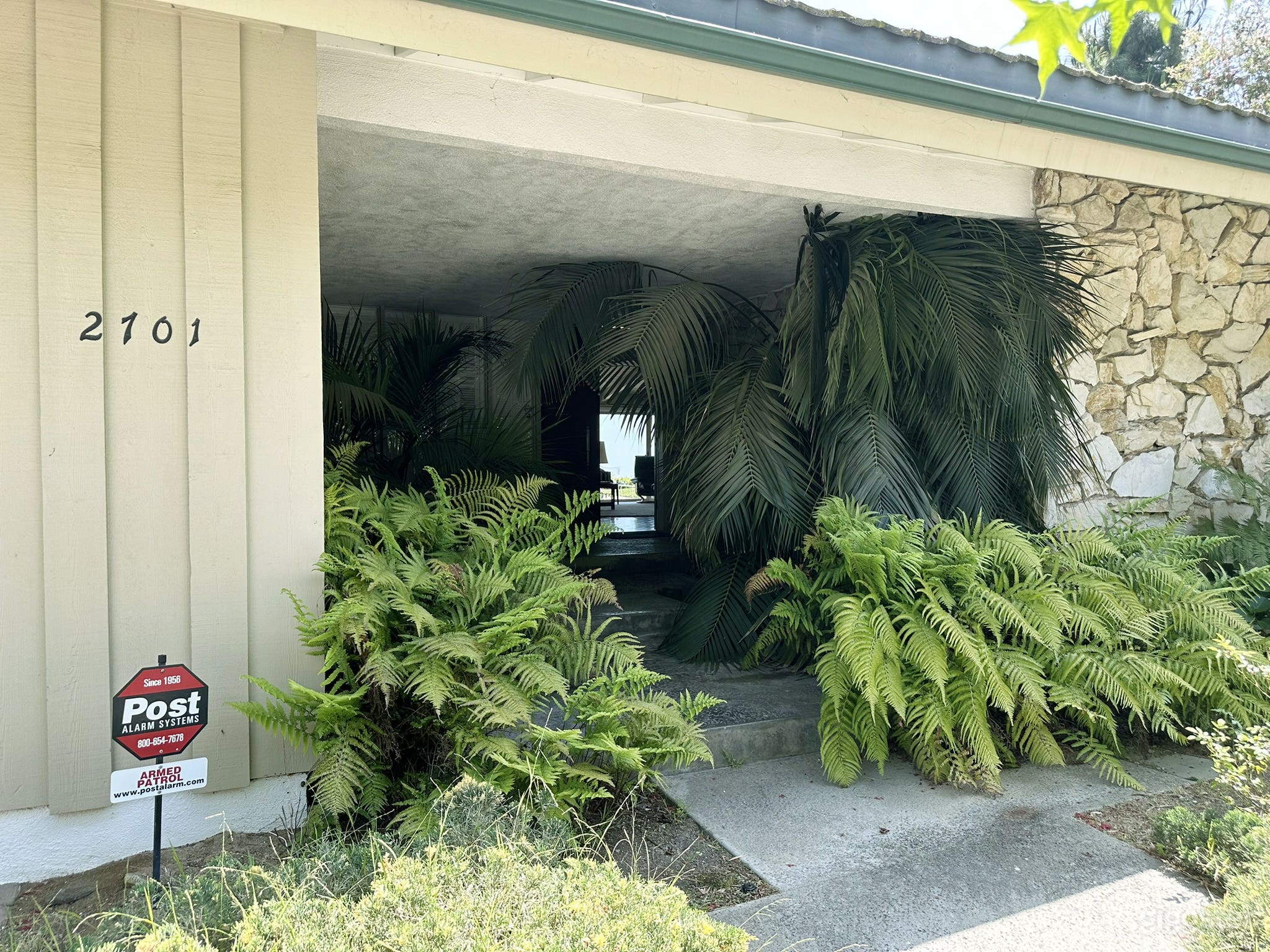 Lake Hollywood House Photo 3