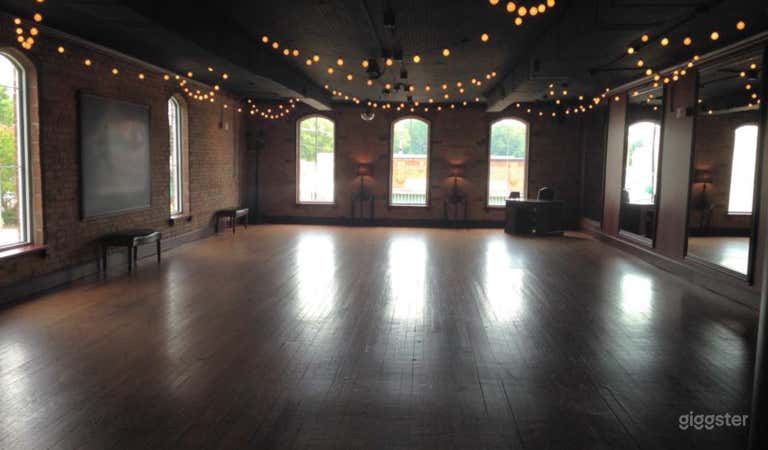  Espacio para eventos multiusos amplio y hermoso en el nivel superior en Matthews 