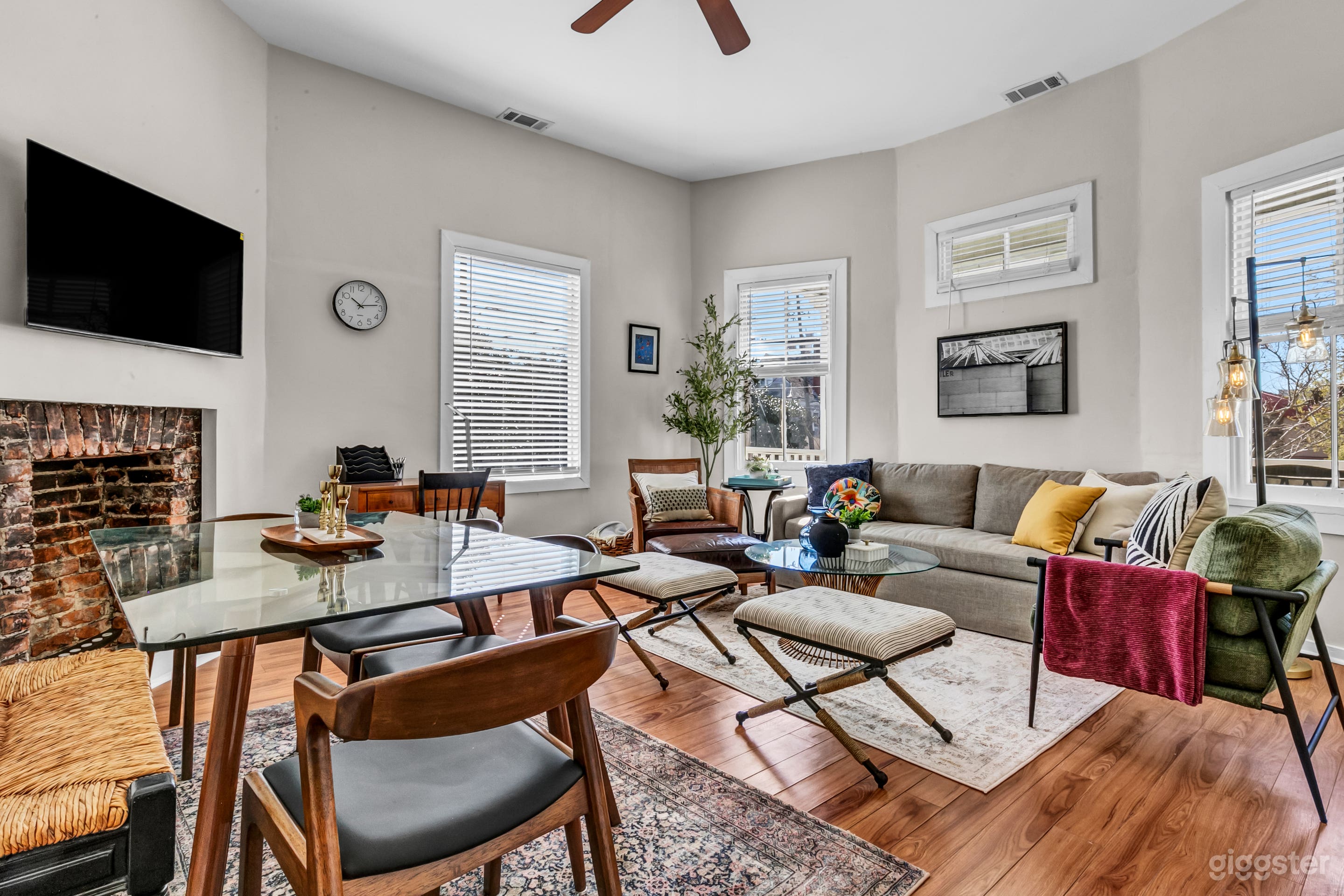 Timeless 1900s Savannah Victorian Duplex with Period Charm Photo 1