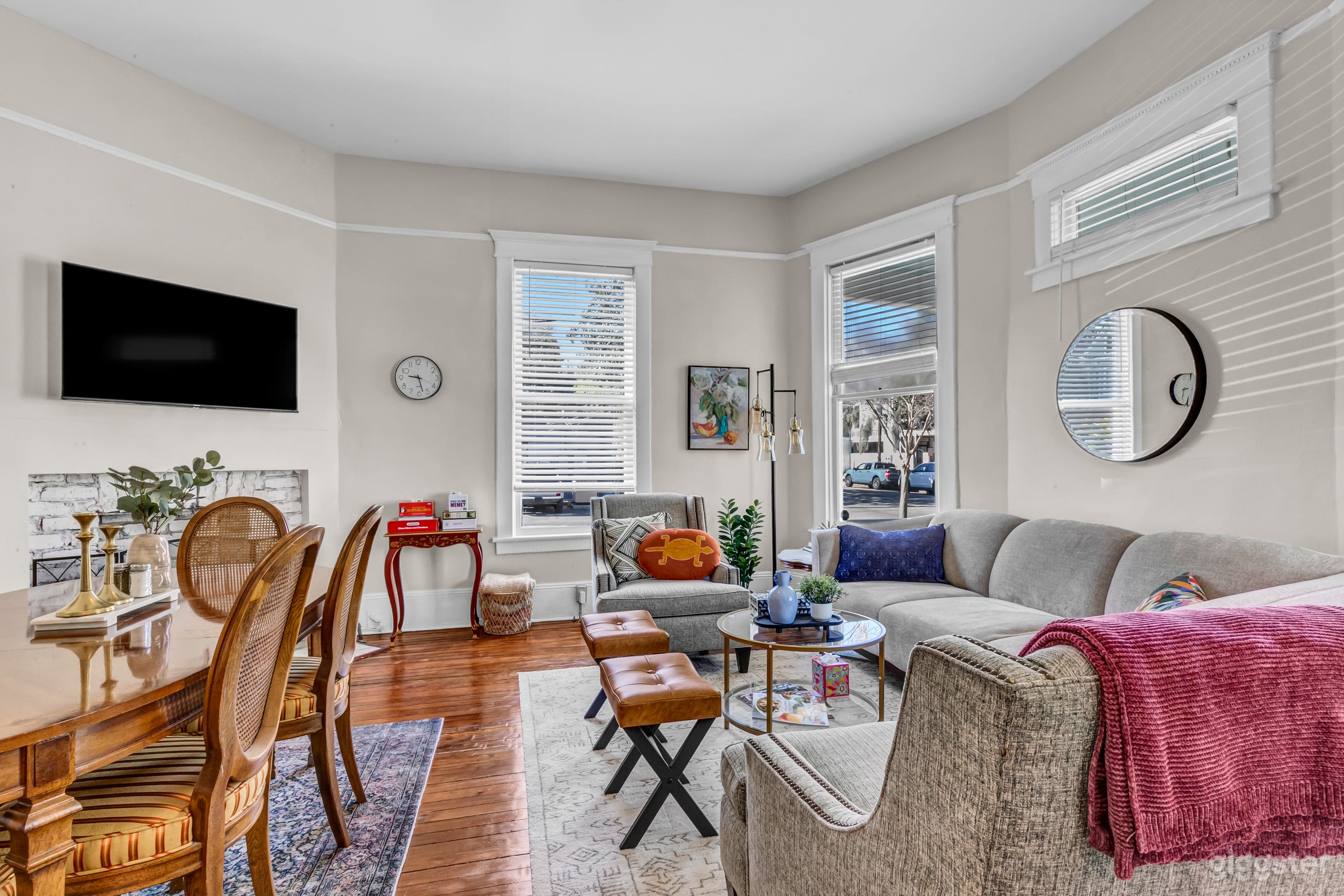 Timeless 1900s Savannah Victorian Duplex with Period Charm Photo 2