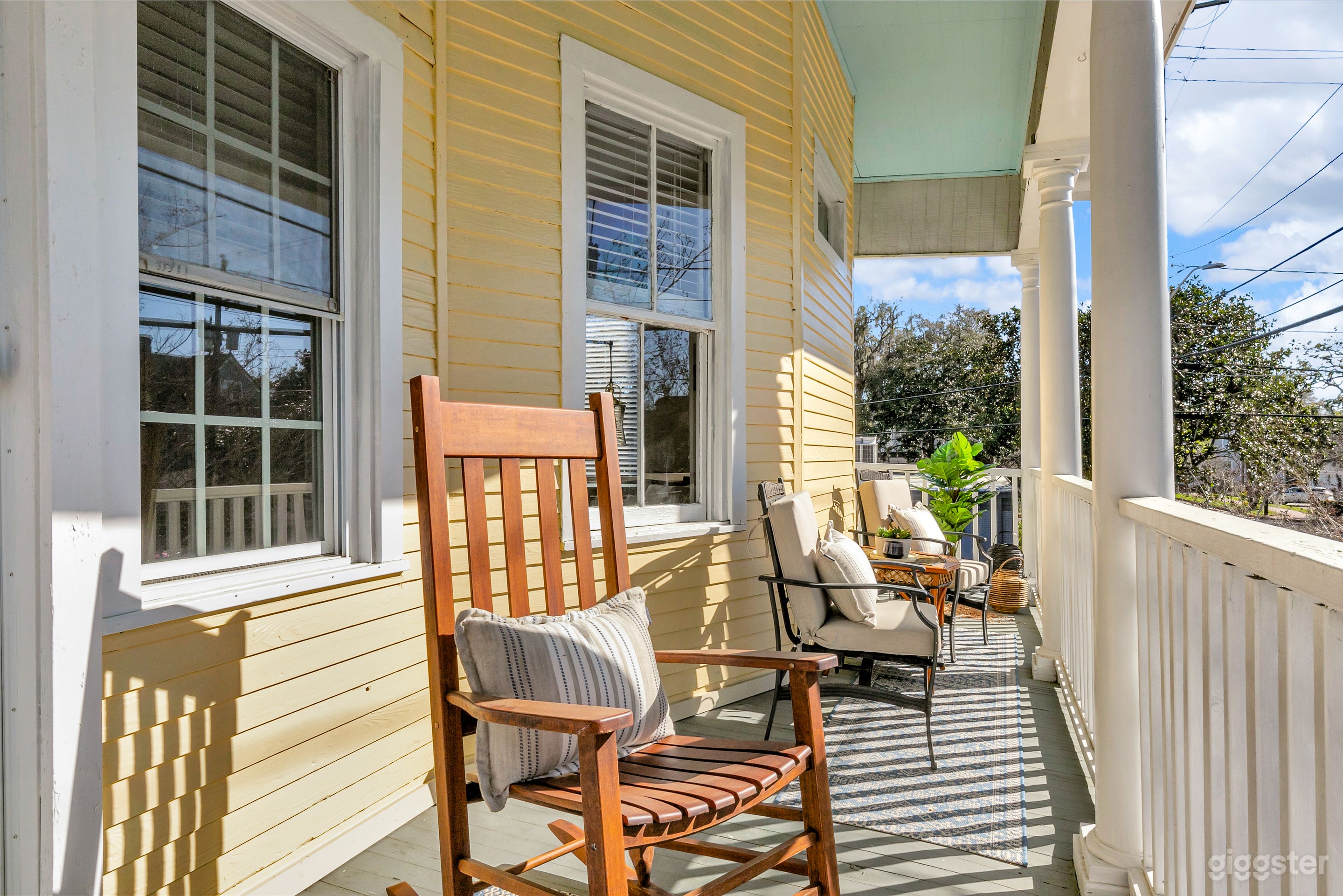 Timeless 1900s Savannah Victorian Duplex with Period Charm Photo 4