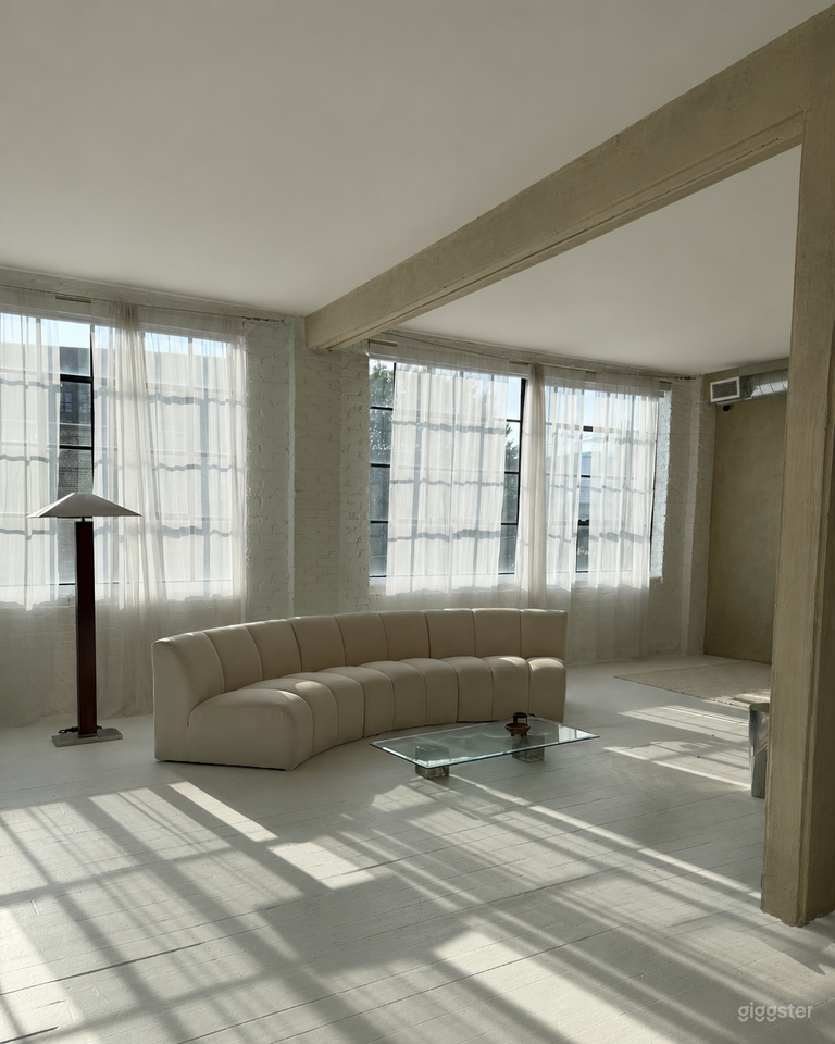  Wabi Sabi Sun-Filled Minimal Loft 