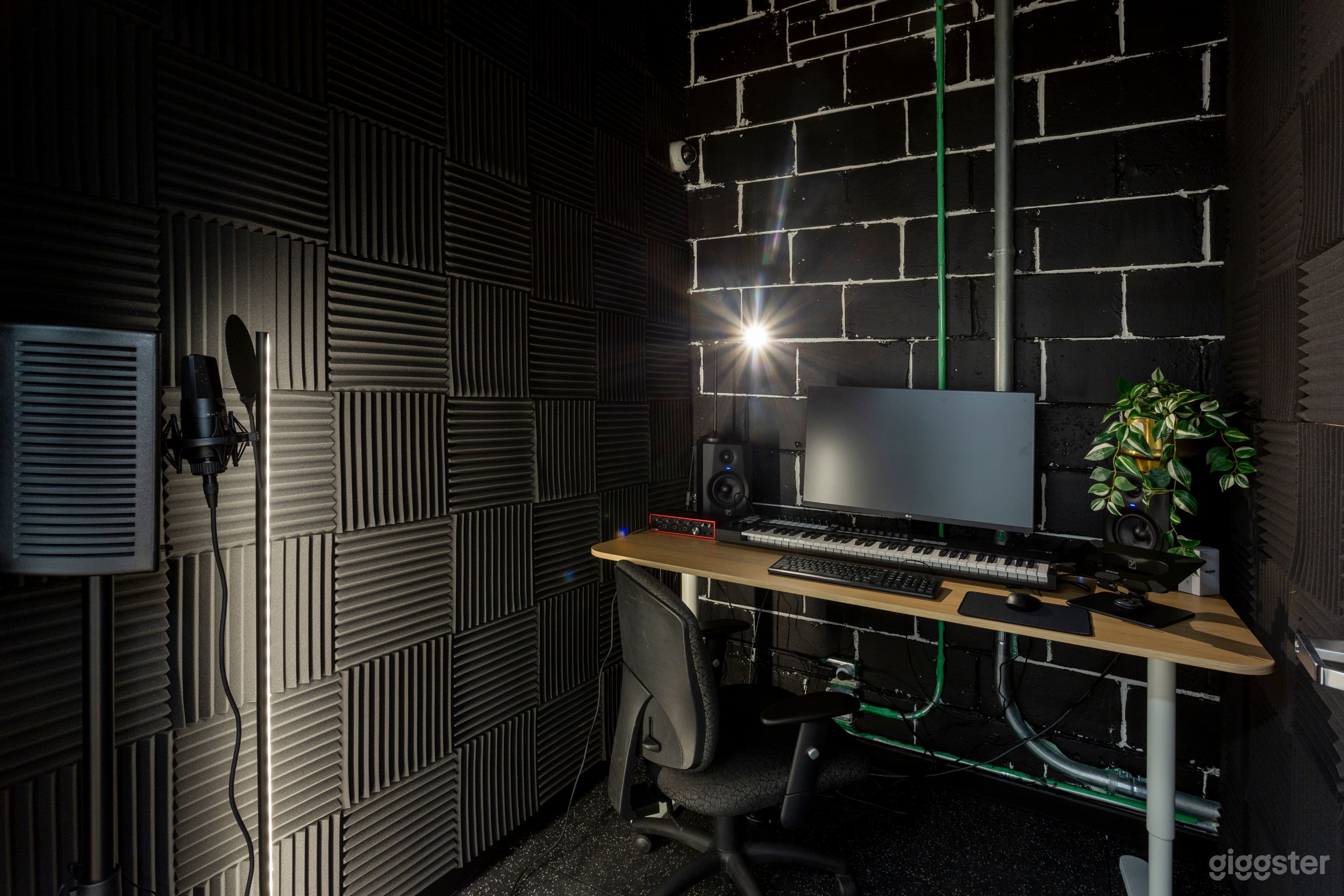 Downtown Affordable Recording Studio Photo 1