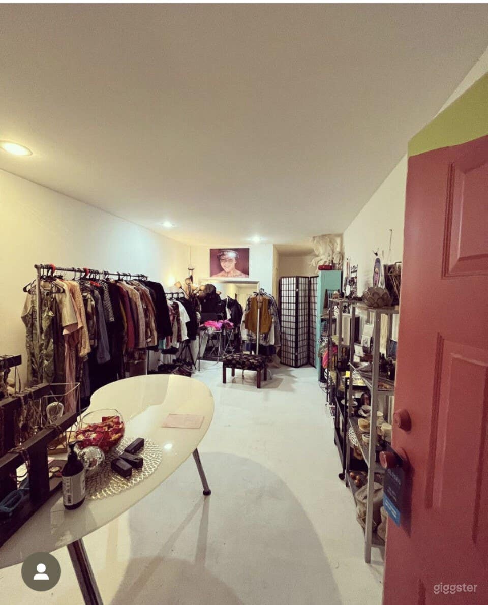 Consignment, thrift and art gallery shop Photo 4