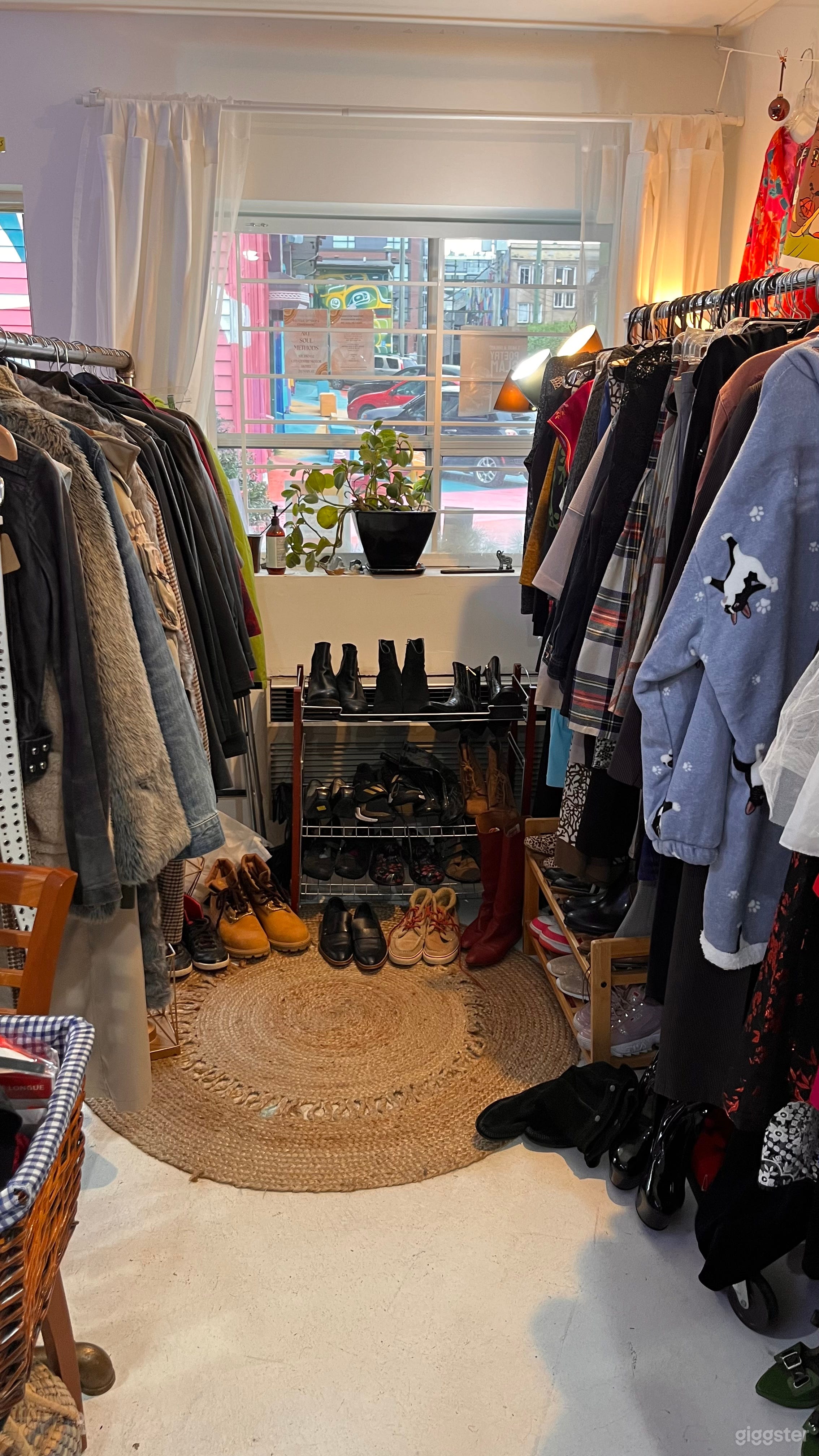 Consignment, thrift and art gallery shop Photo 3