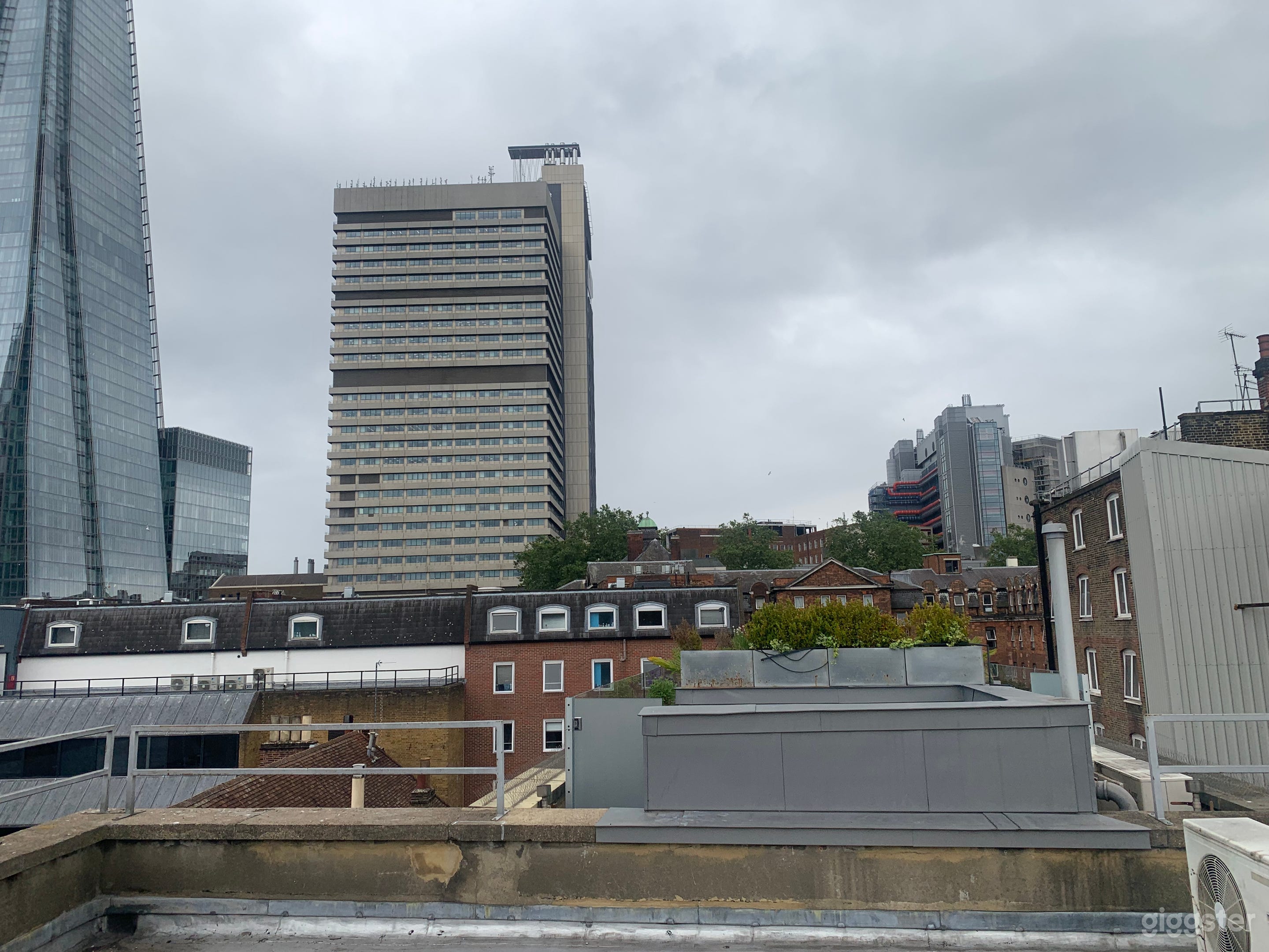 Rooftop for photo and film shoots Photo 4