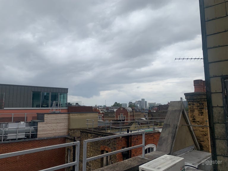  Rooftop for photo and film shoots 