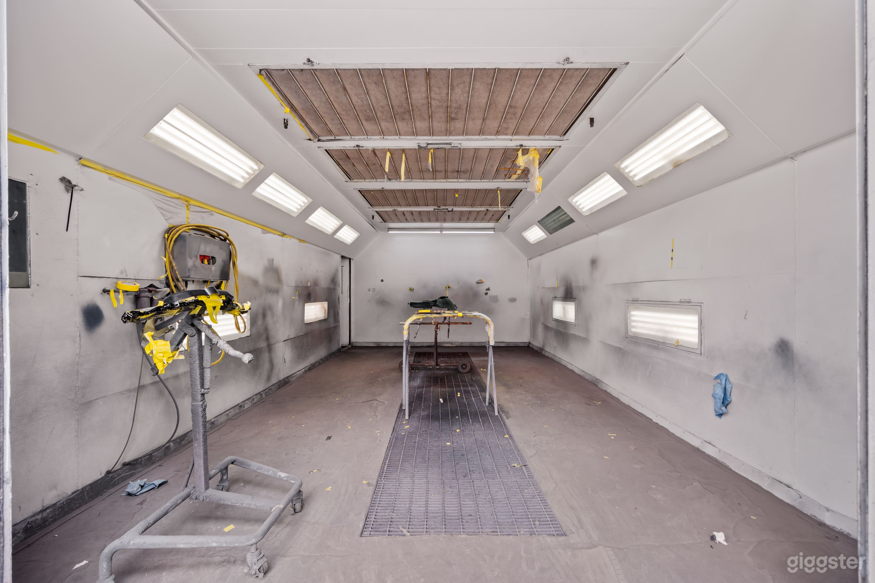 INDUSTRIAL AUTO BODY SHOP – GRIT MEETS STYLE Photo 2