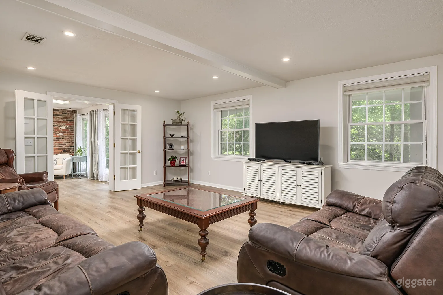 Magnificent Home with Spacious Porches & Modern Updates Photo 4