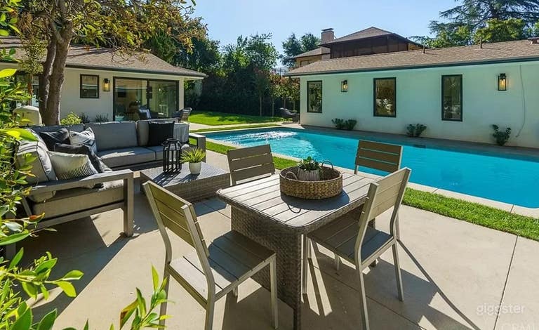  Modern and Spacious Backyard Pool 