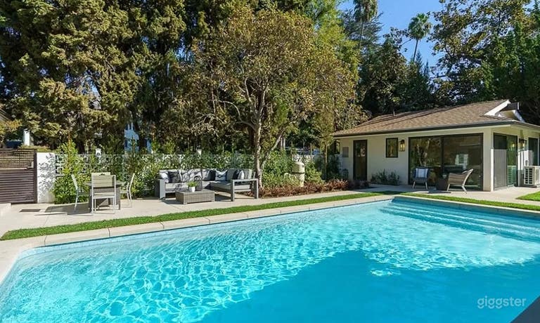  Modern and Spacious Backyard Pool 
