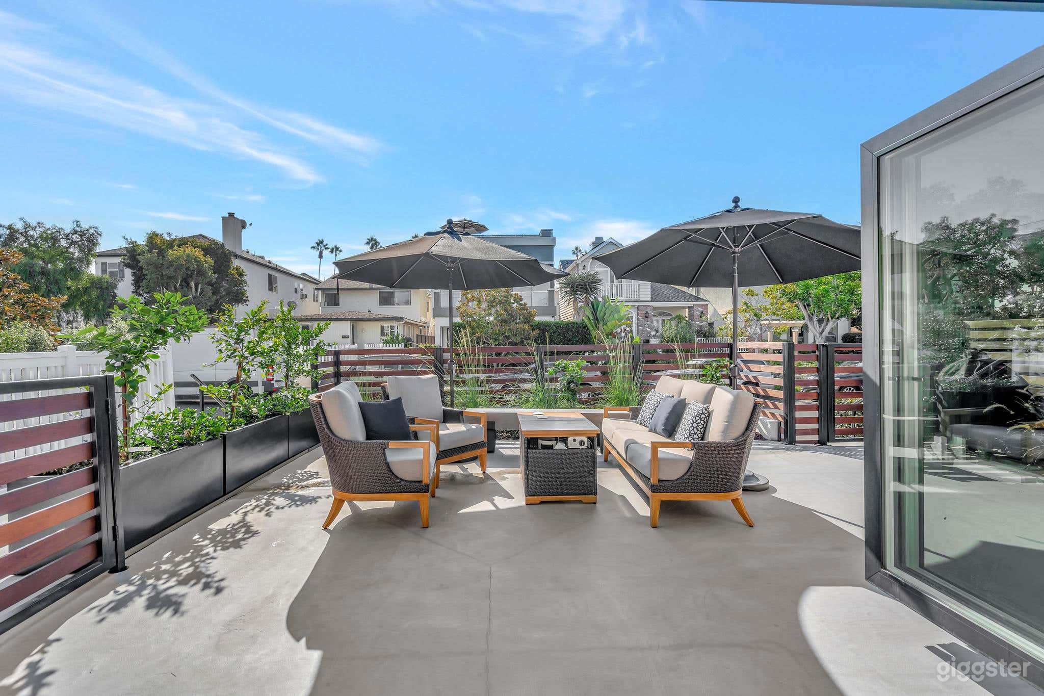 Large outdoor yard furnished with furniture