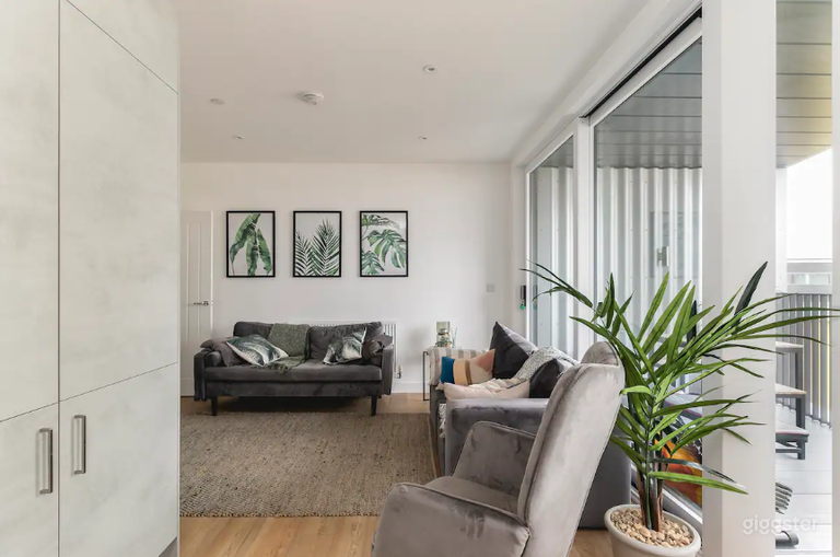  Appartement moderne lumineux avec vue imprenable sur la skyline de la ville 