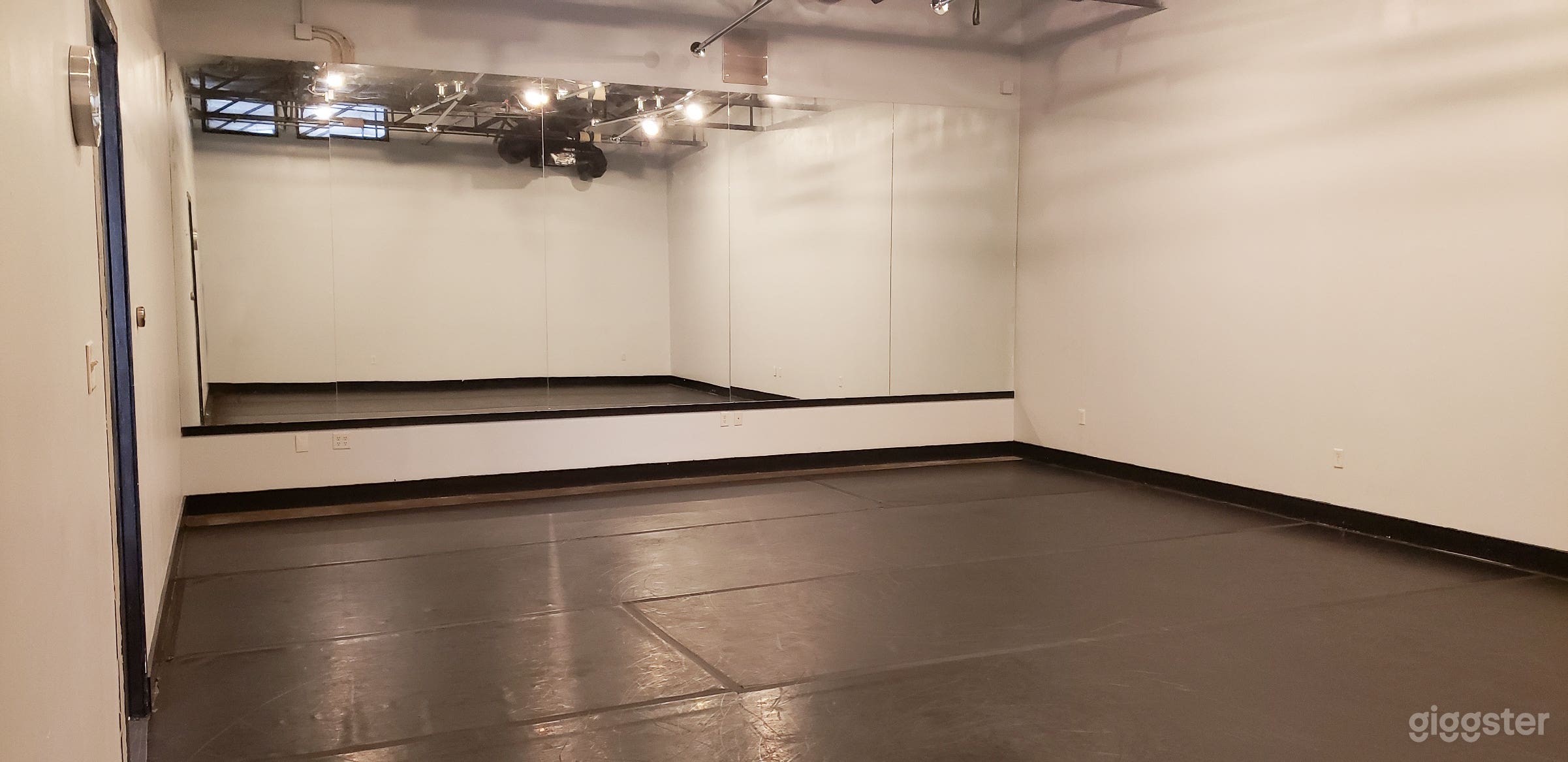 The Large Dance Room Photo 2