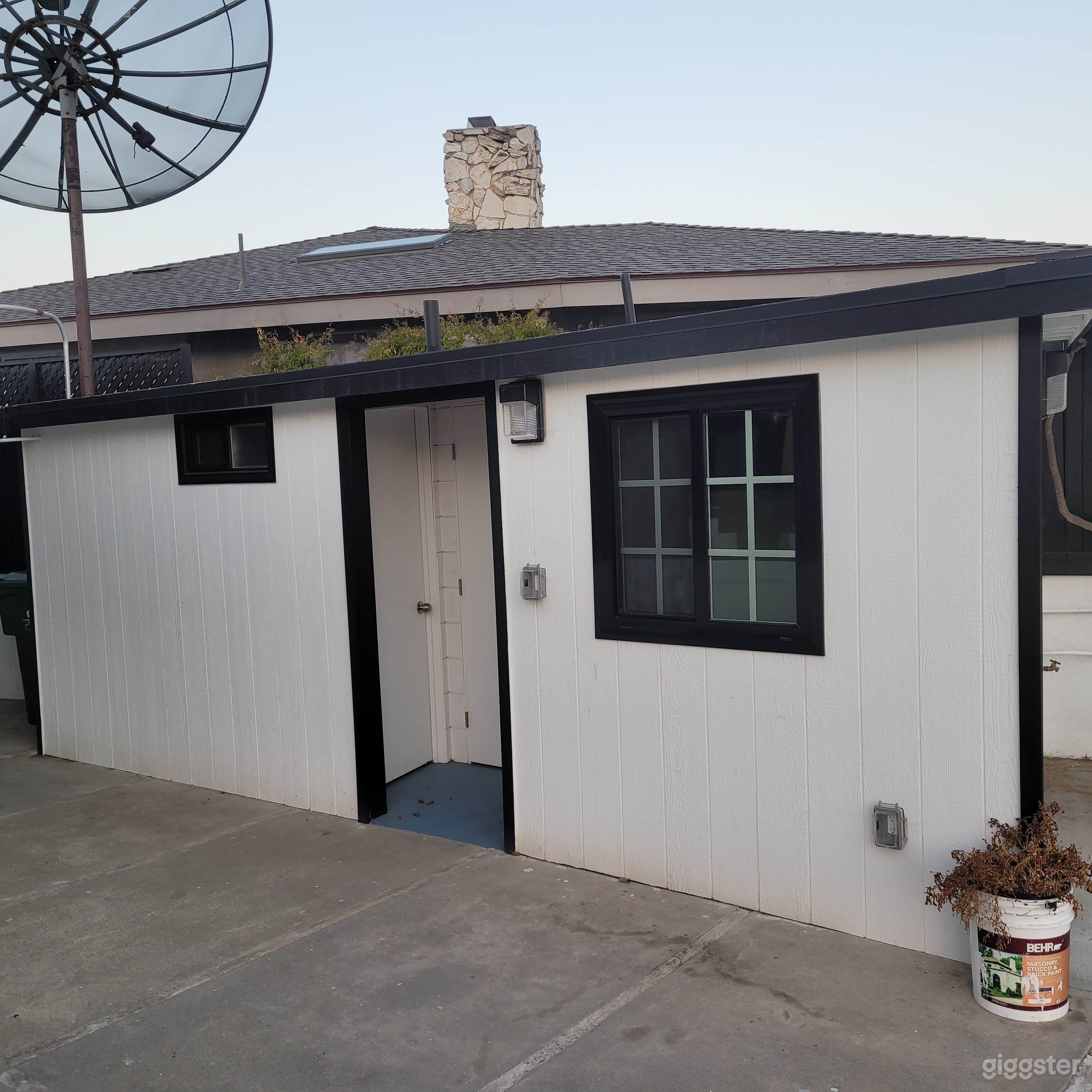 Family House Stunning Overlooking Pool Space Photo 3