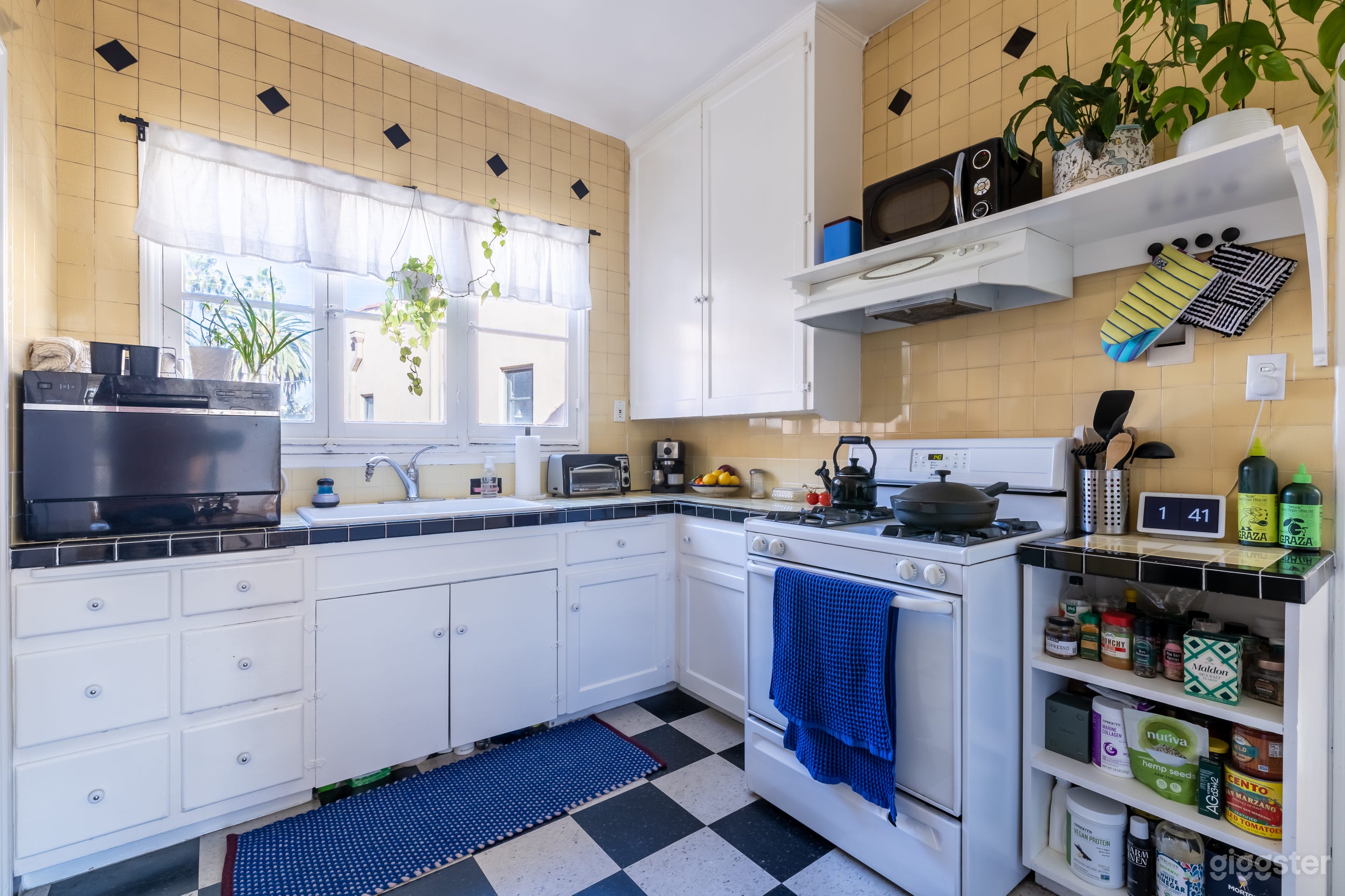 Spacious kitchen with above dishwasher