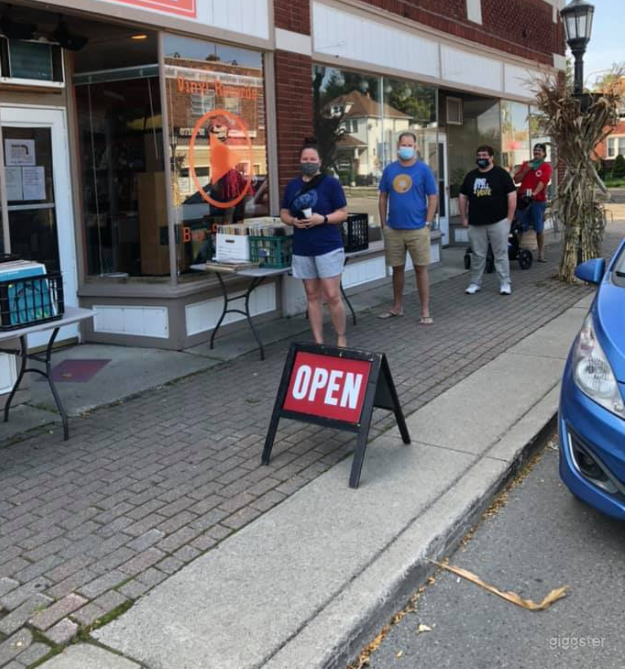 New Vinyl Record Store in Grosse Pointe Park - Outdoor Space Photo 3