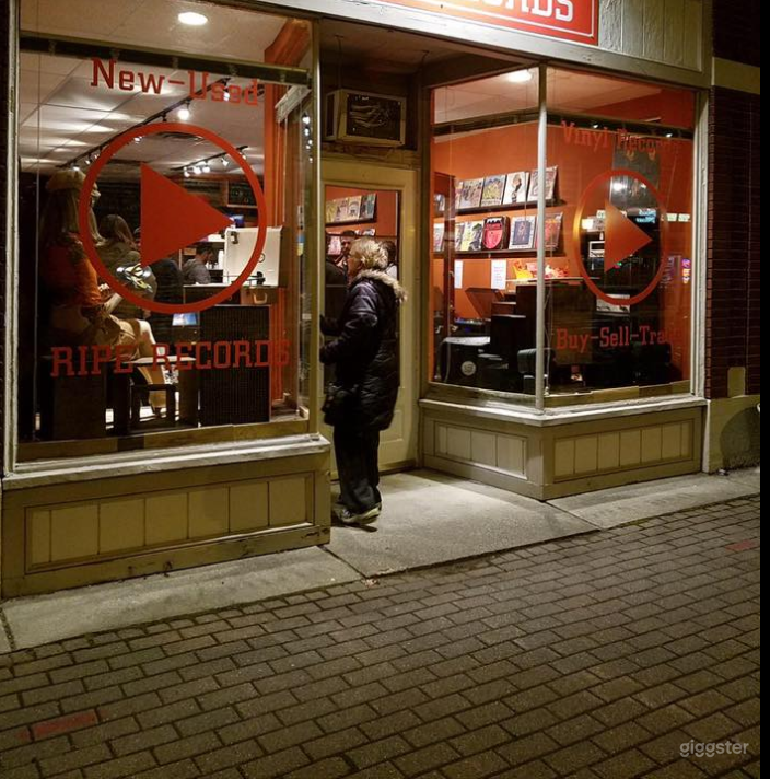 New Vinyl Record Store in Grosse Pointe Park - Outdoor Space Photo 4