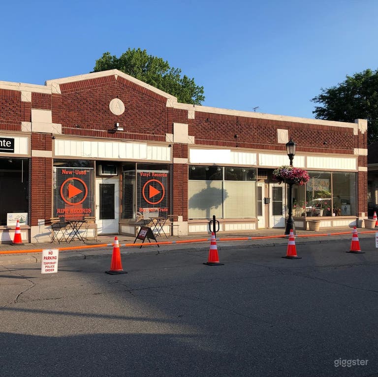  New Vinyl Record Store in Grosse Pointe Park - Outdoor Space 