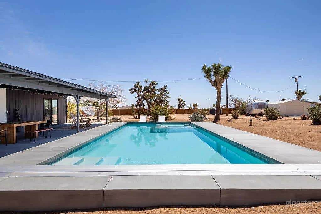 Joshua Tree Desert Pool Retreat Photo 2