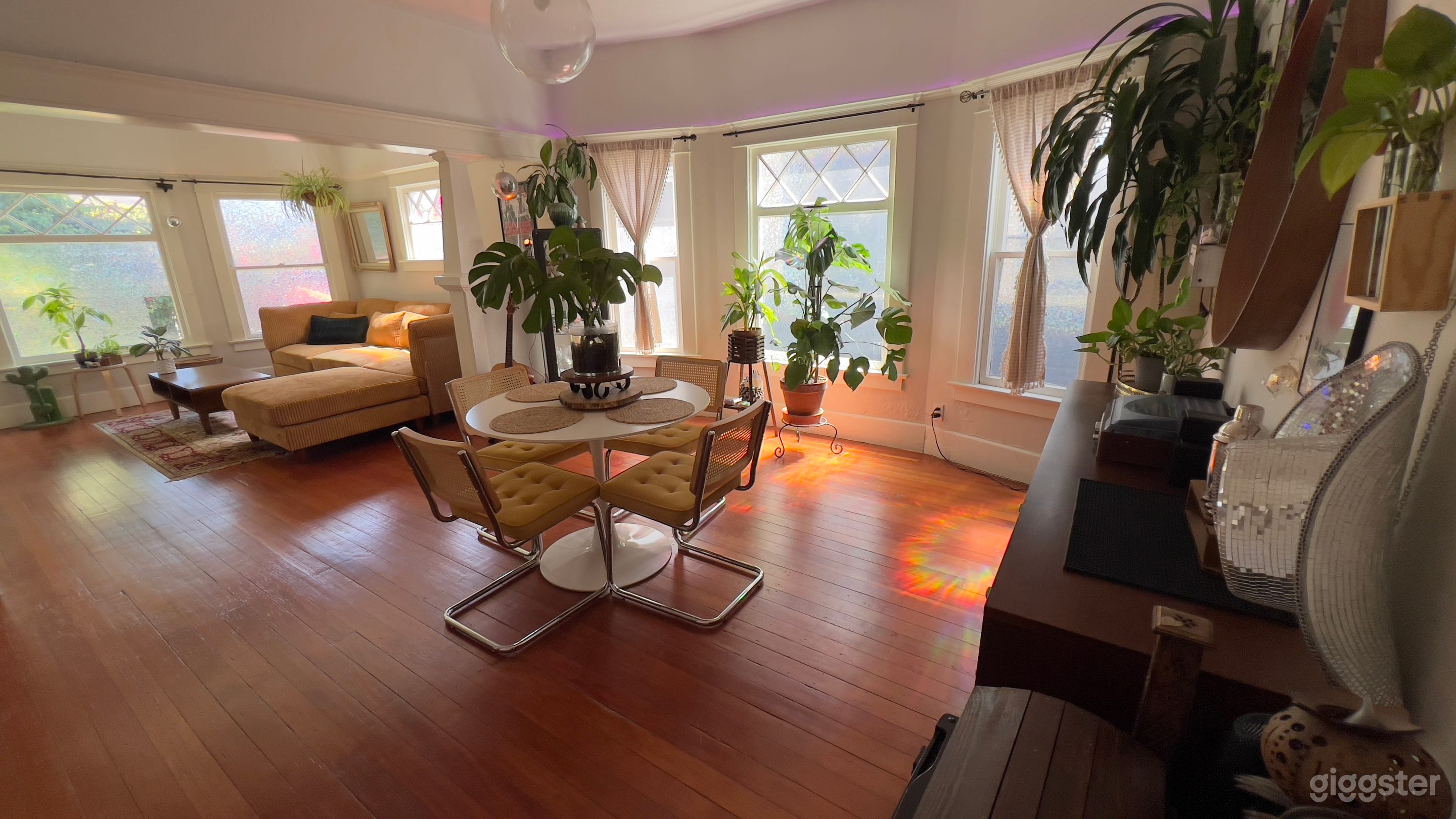 Charming Craftsman Home Photo 4