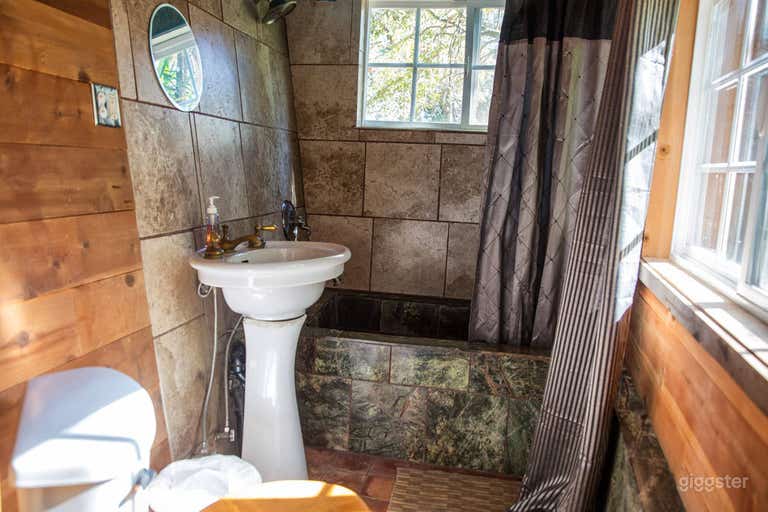  Fairy Tale cottage under oak trees in Topanga! 