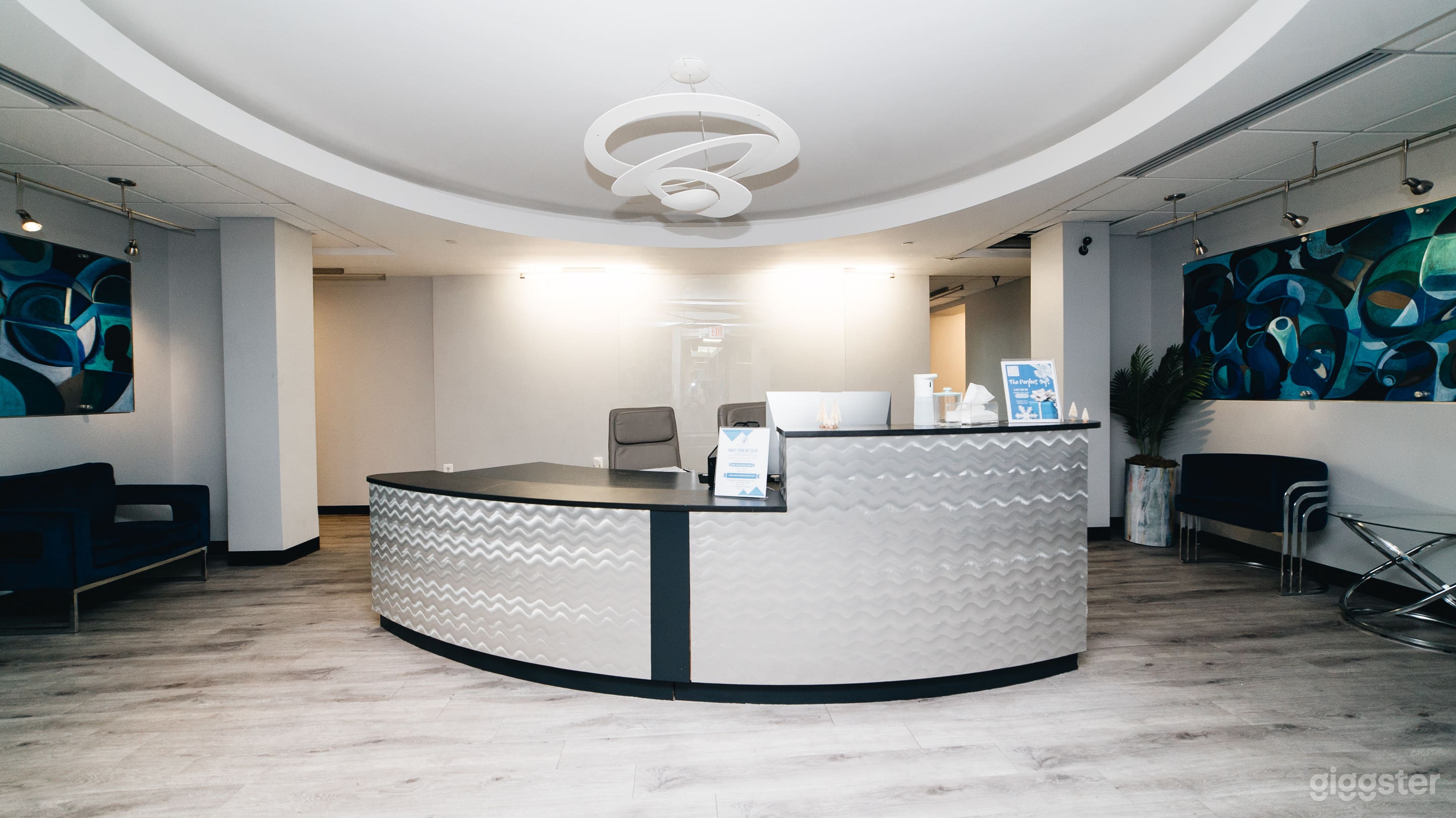 Lanham 3 Flex Suit - Beauty Office Photo 2