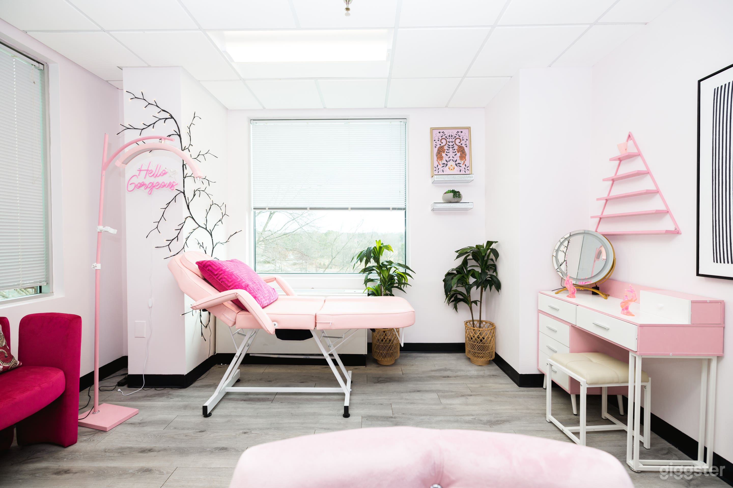 Lanham 3 Flex Suit - Beauty Office Photo 4