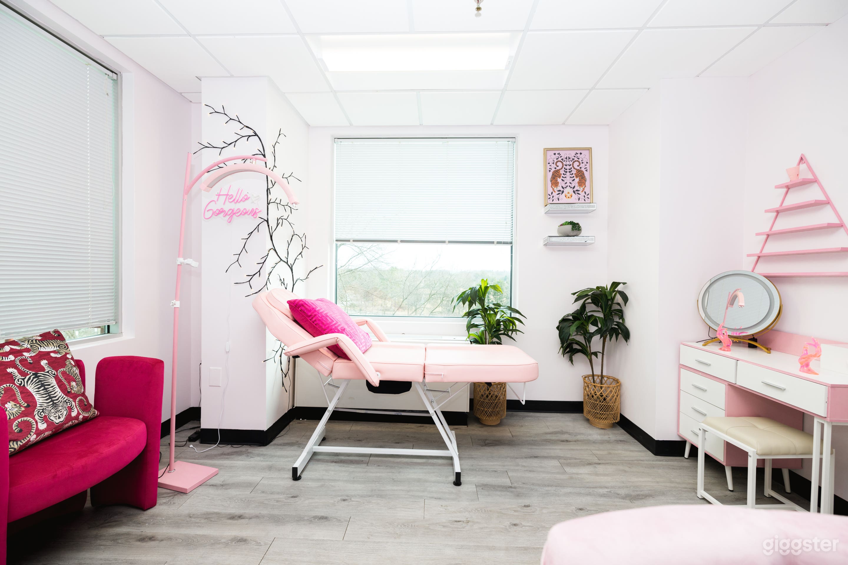 Lanham 3 Flex Suit - Beauty Office Photo 3