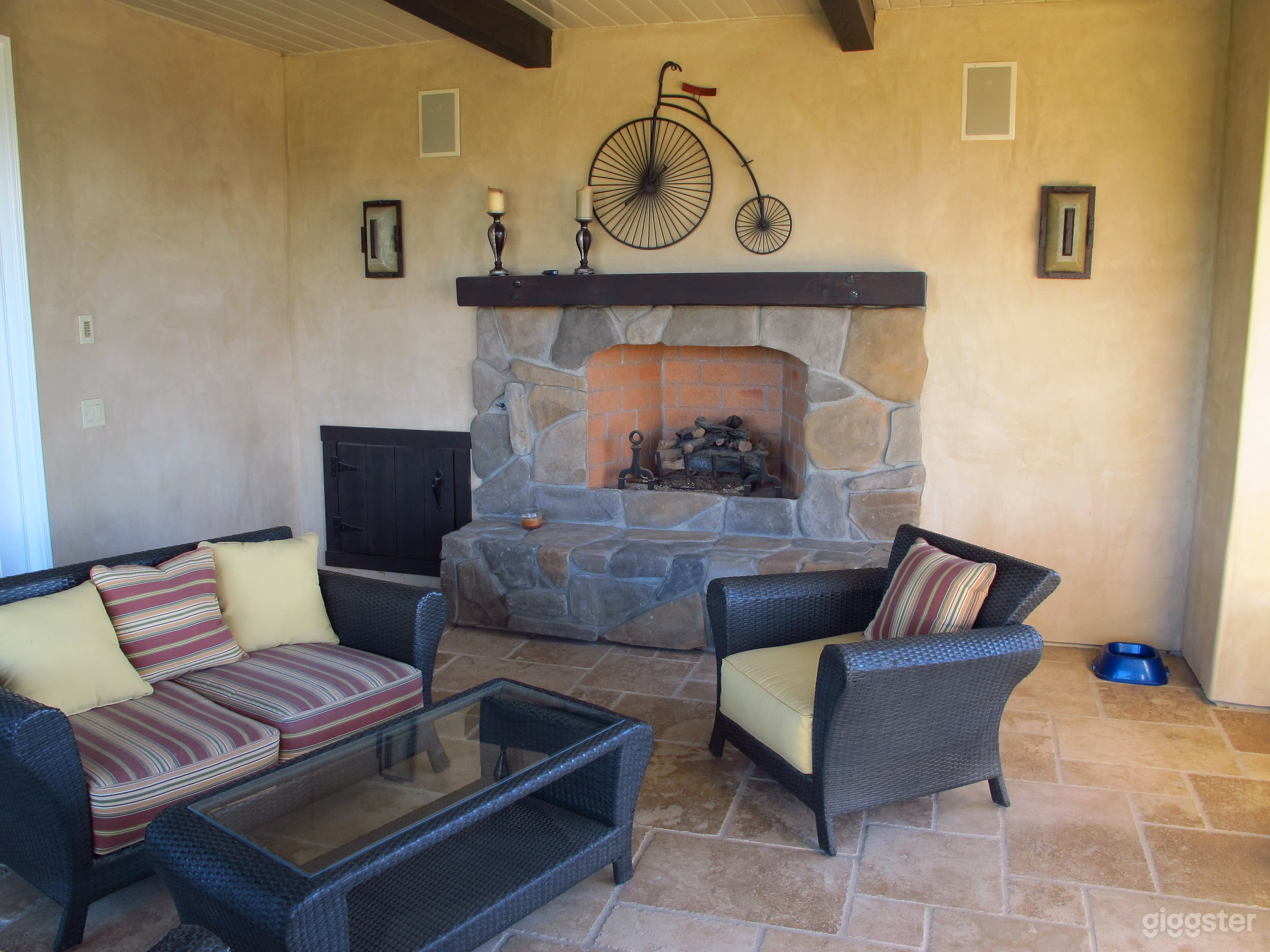 Stunning Estate w Incredible Views Photo 1