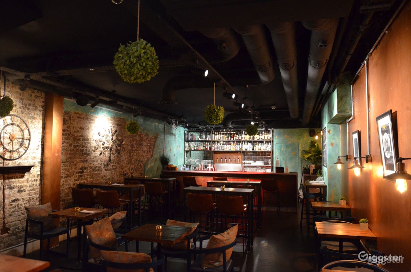 Cafe &amp; Cocktail Bar Photo 4