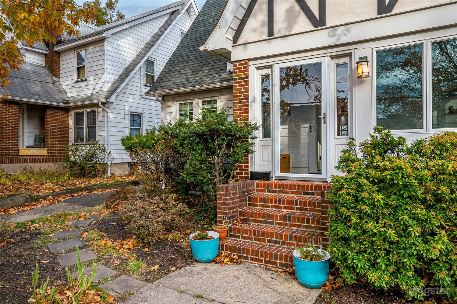 Grand 1910s New Brunswick home with Bohemian, Artistic Vibe Photo 2