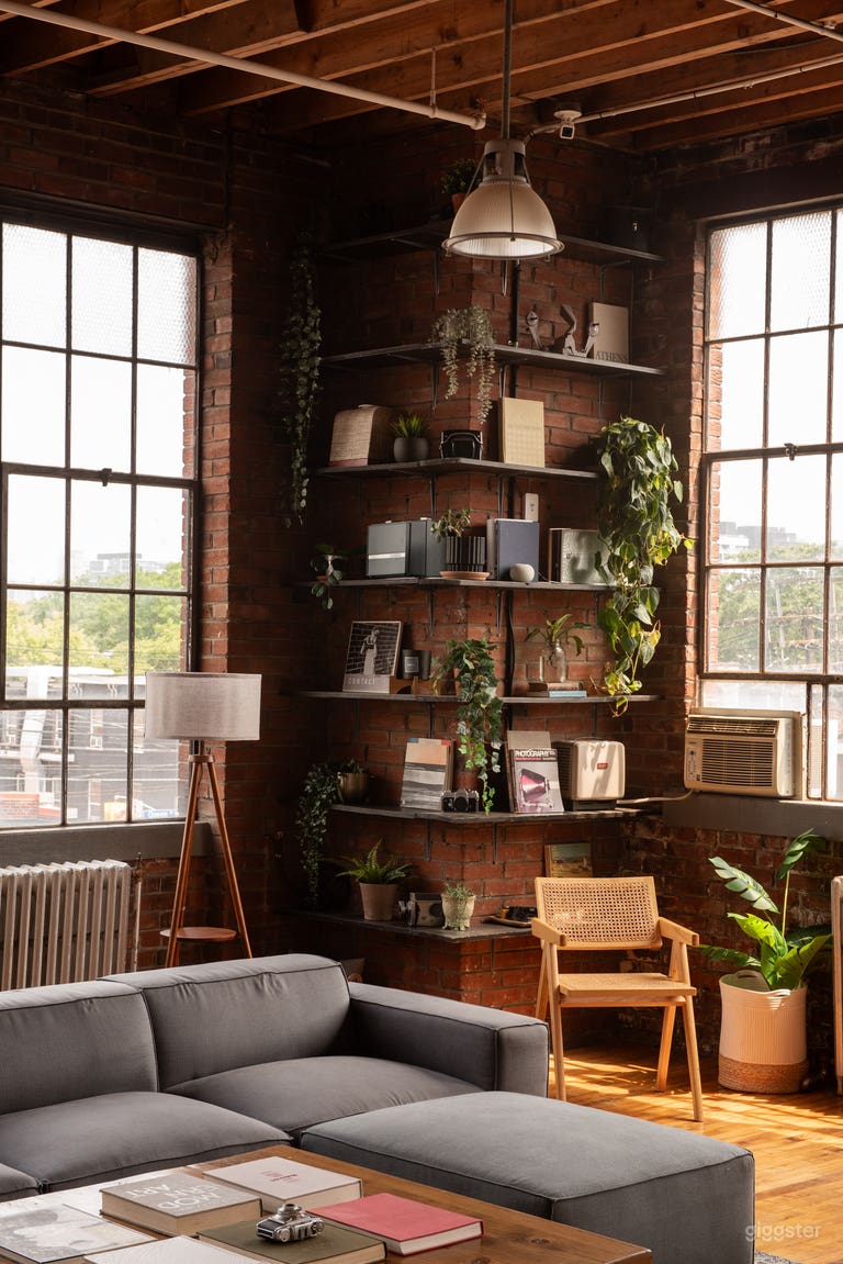  Exposed Brick Loft Studio Downtown 