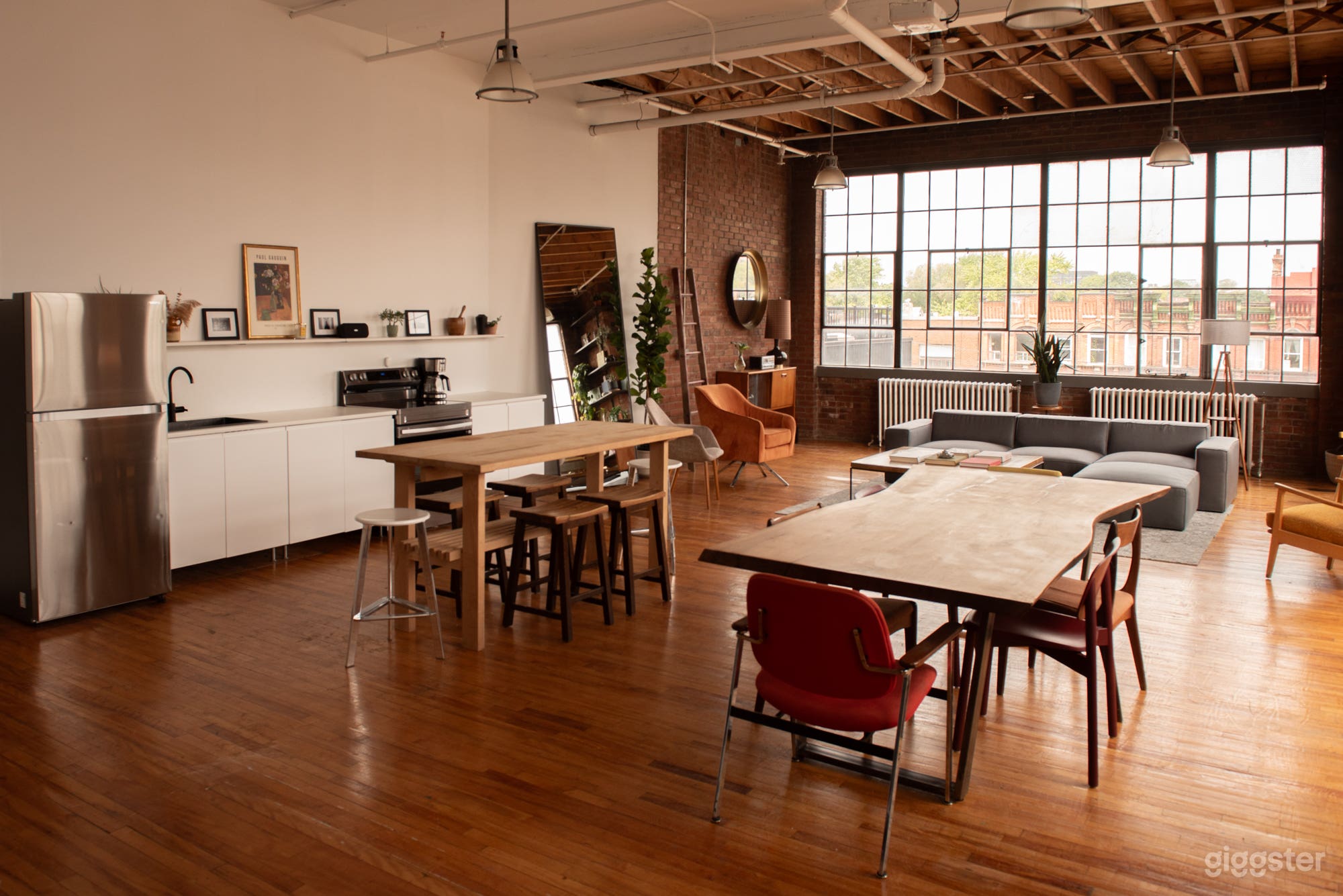 Exposed Brick Loft Studio Downtown Photo 2