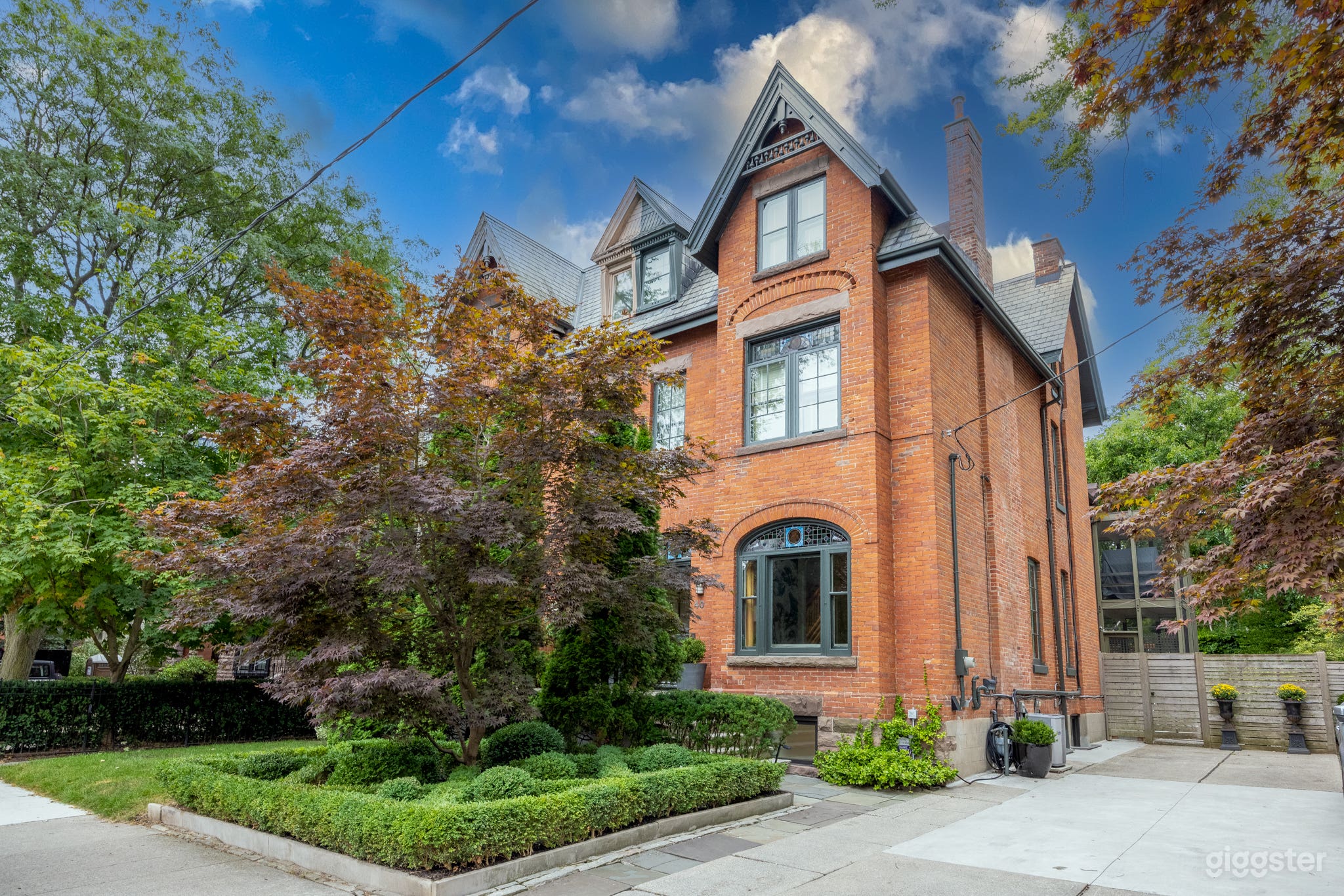 Large Rosedale Home, Modern Design w/ Parking Photo 1