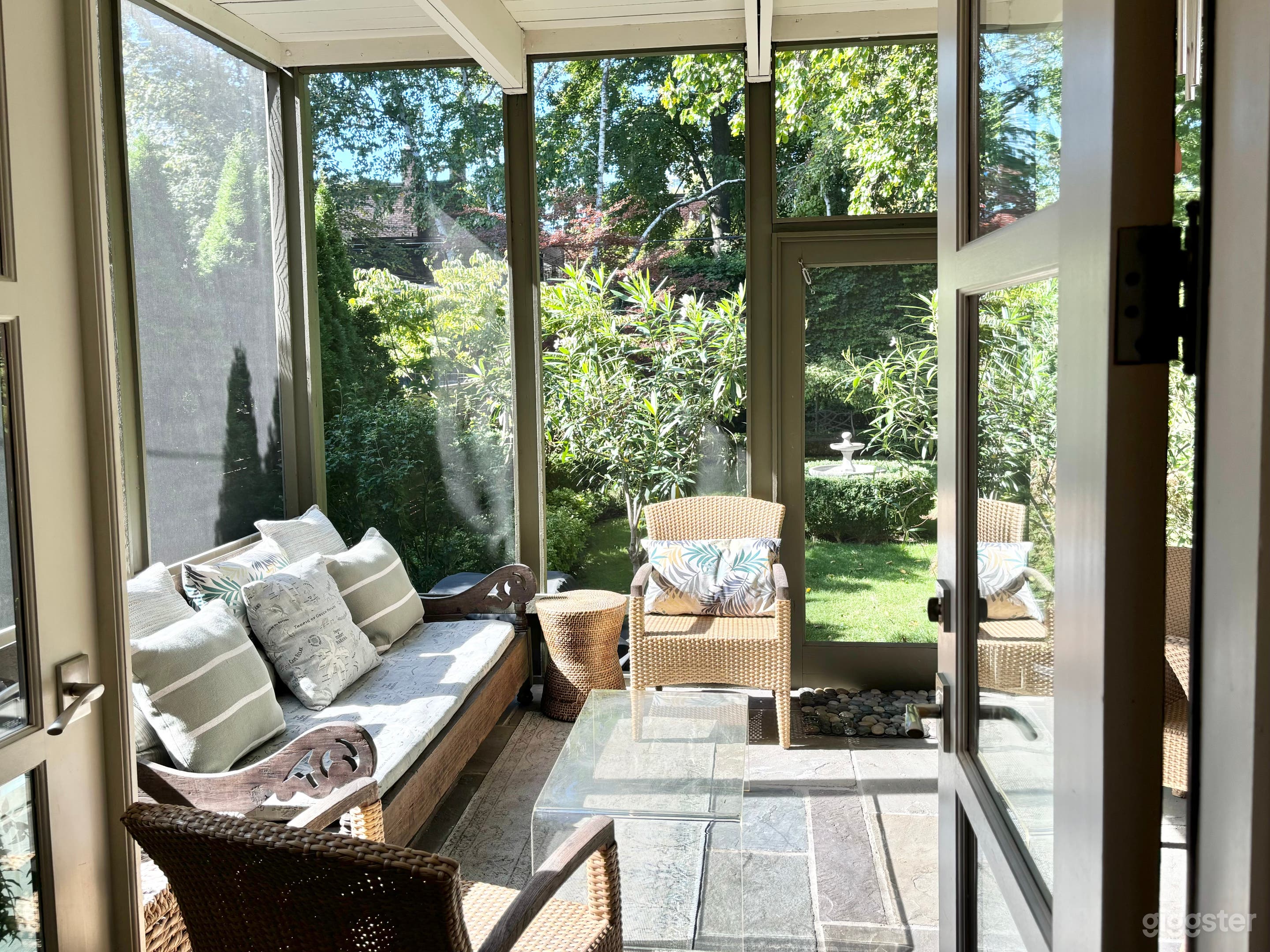 Large Rosedale Home, Modern Design w/ Parking Photo 3