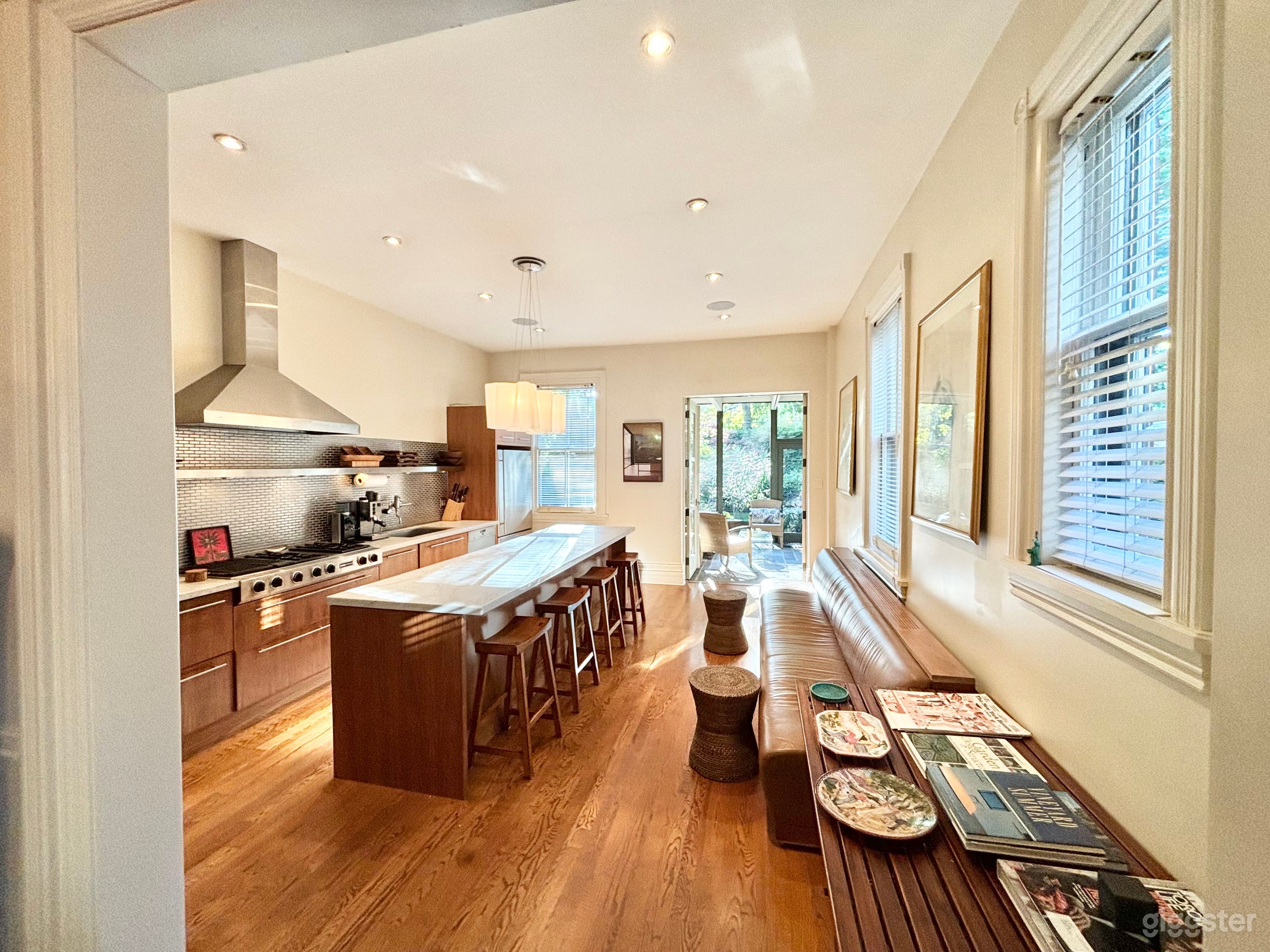 Large Rosedale Home, Modern Design w/ Parking Photo 2