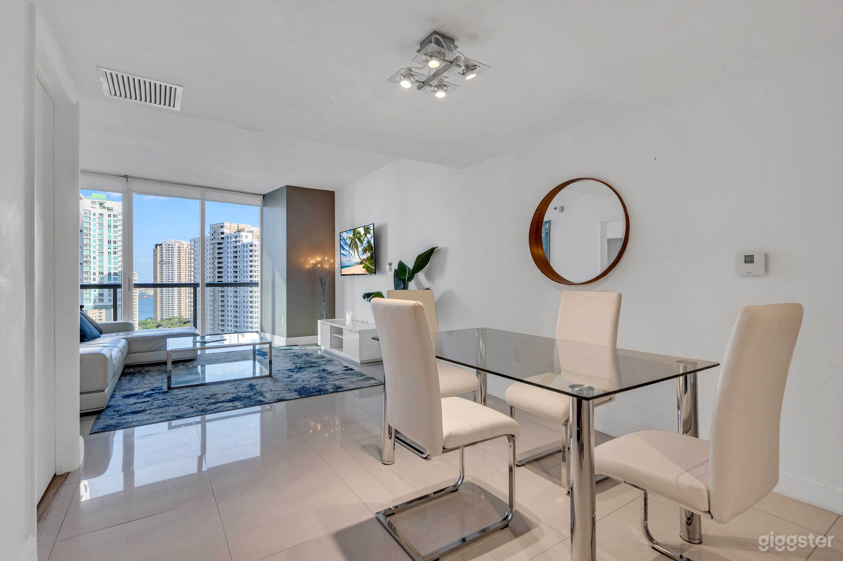 Ultra-Luxury Penthouse with Panoramic Views Photo 4