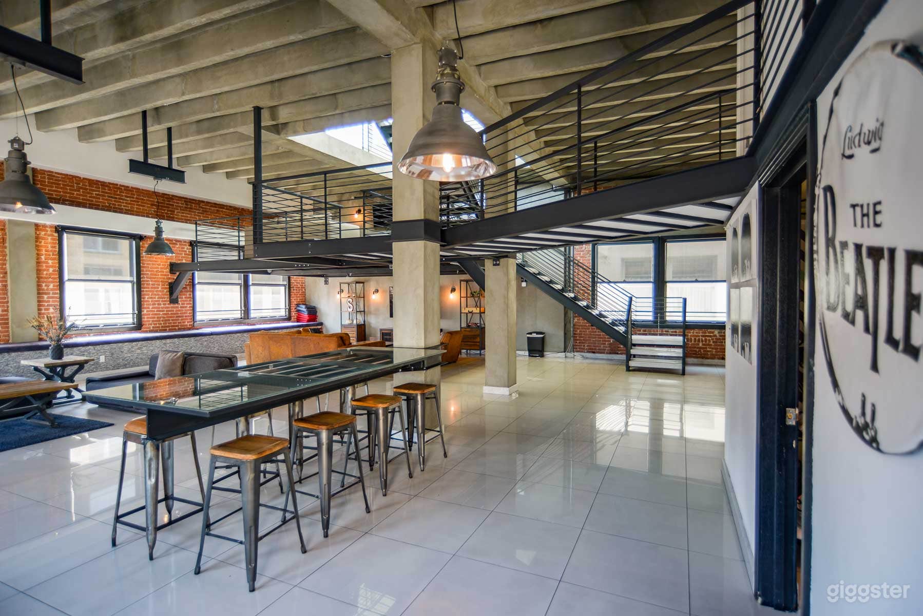 Huge Penthouse with a Private Rooftop Photo 3