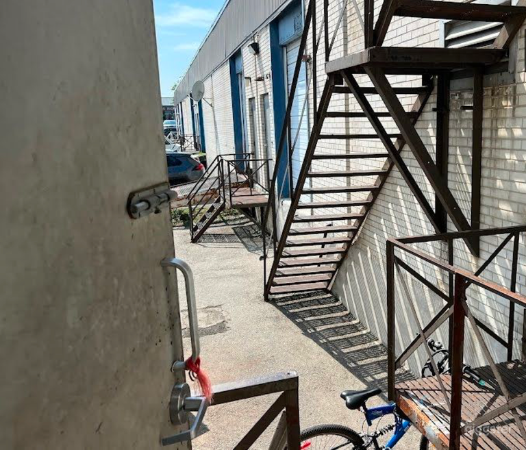  Parcheggio con molte aree uniche per la produzione 