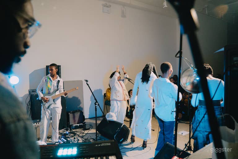  Spacious Lower East Side gallery w/ A/V System 