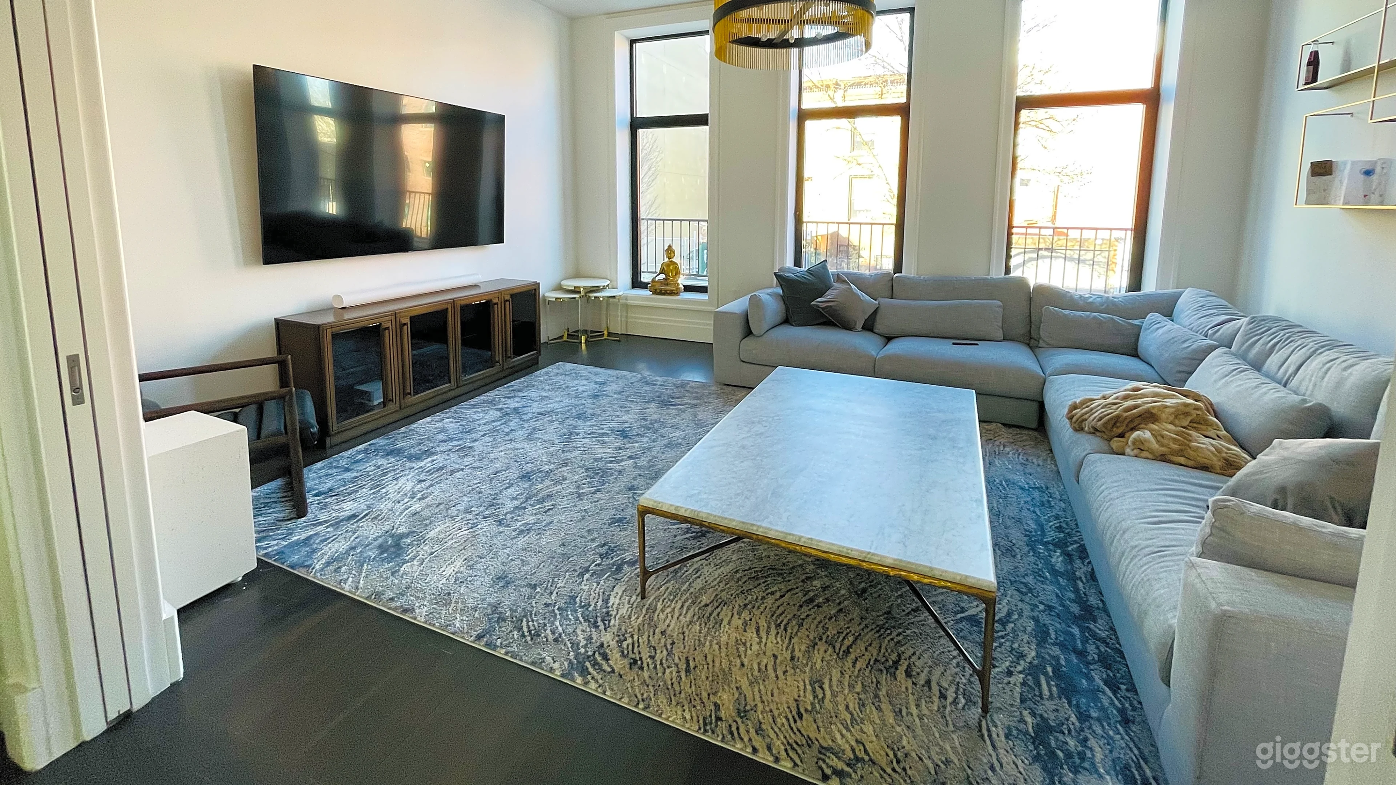 Luxurious Modern BK Townhouse with Backyard Photo 2