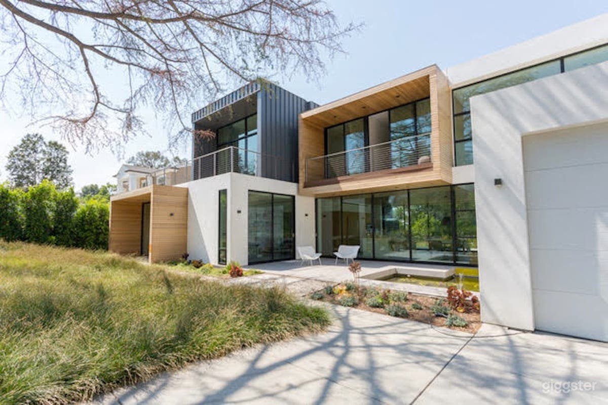 #293 Modern Tarzana Photo 3