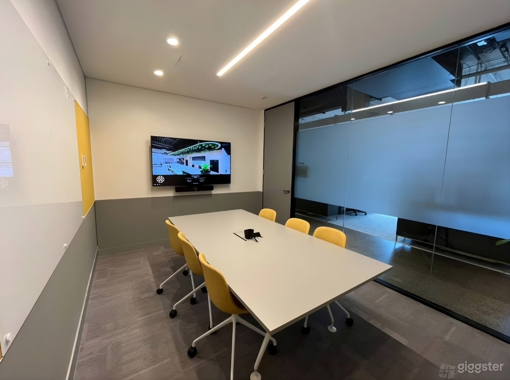 Onyx Room | 6 Pax Meeting Room Photo 4