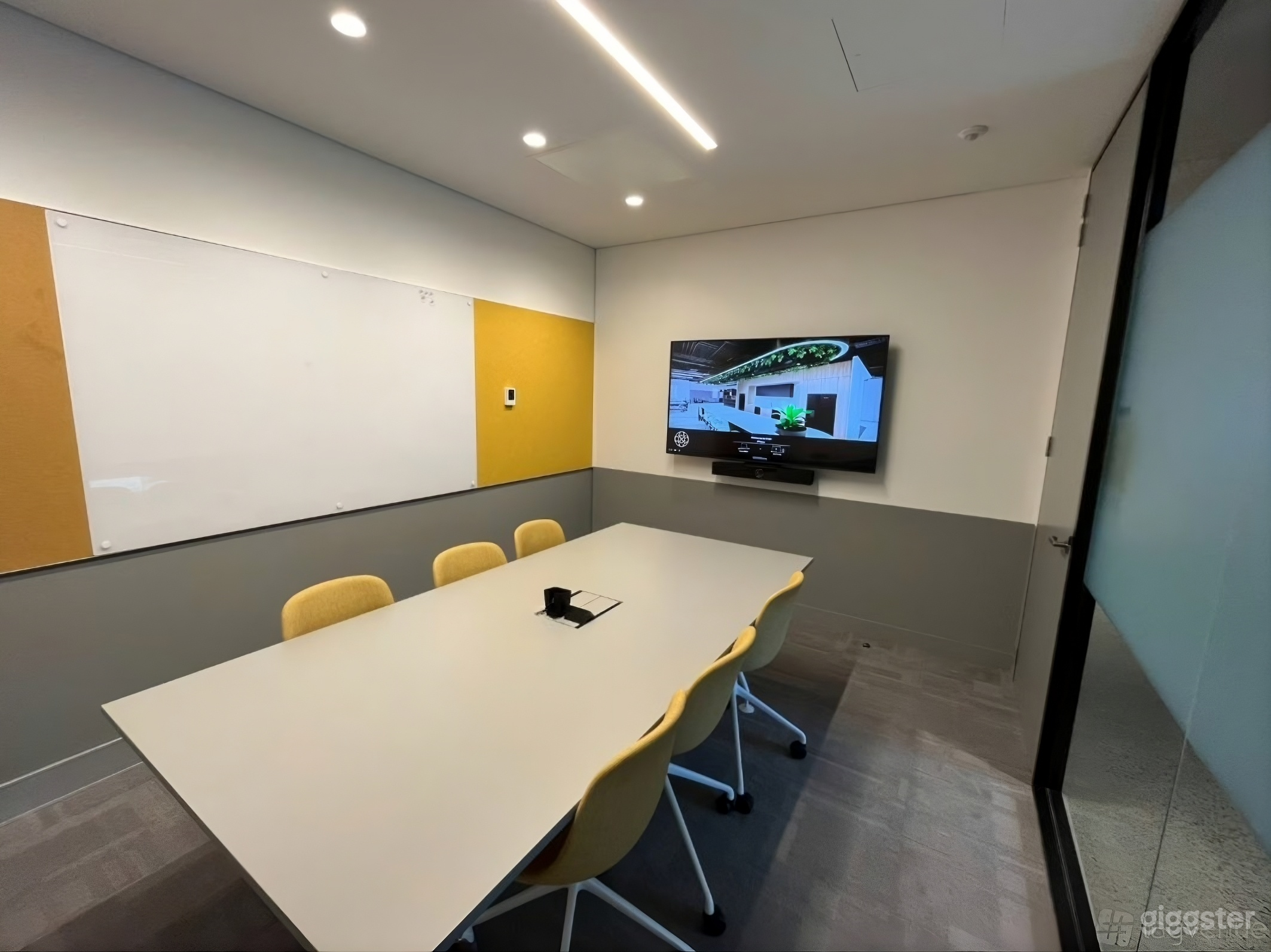 Onyx Room | 6 Pax Meeting Room Photo 3